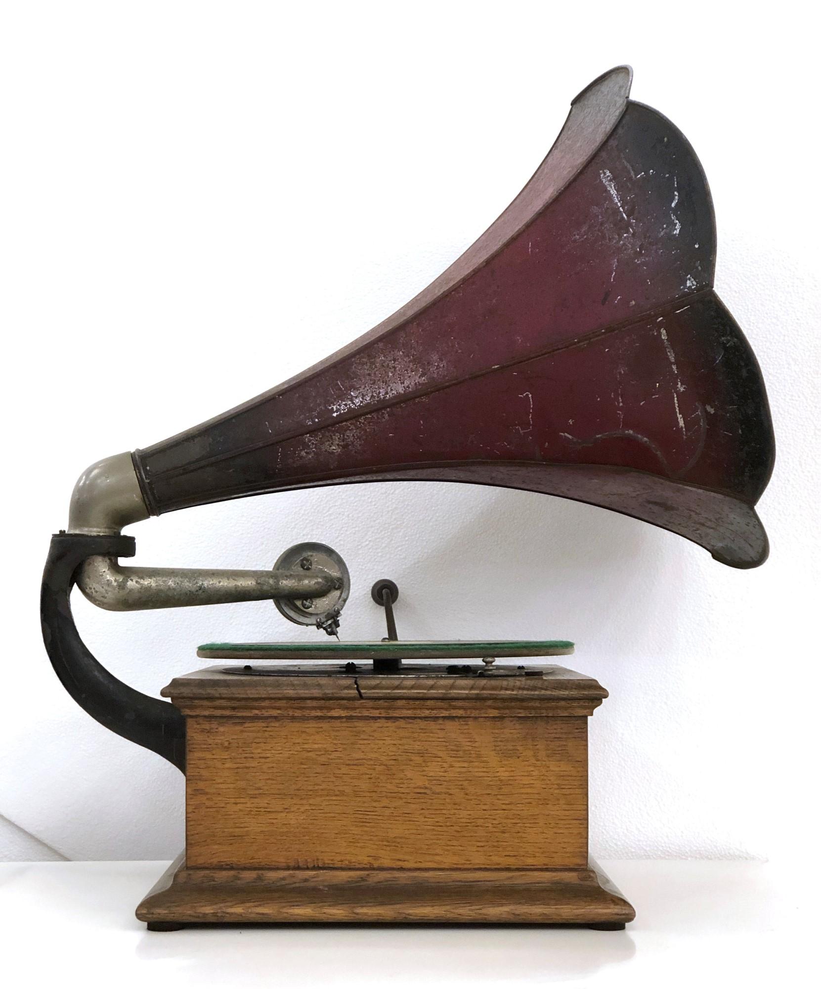 Metal Early 20th C. Columbia Graphophone w/ 5 Records & Horn