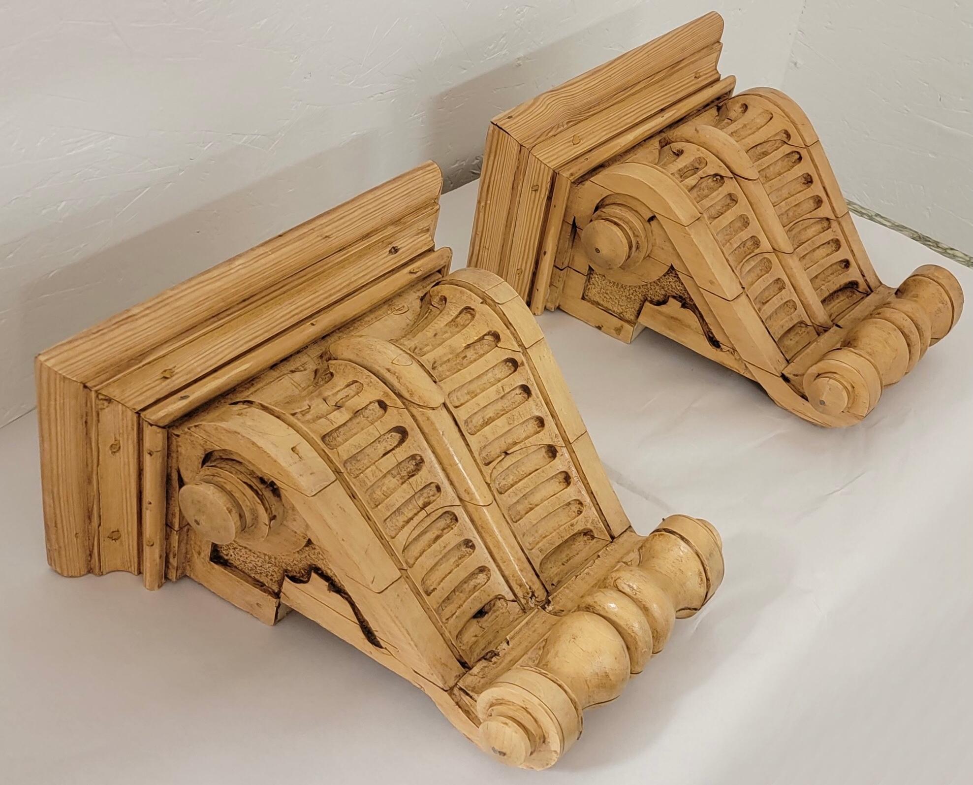 Early 20th-C. English Carved Pine Wall Brackets / Shelves -Pair In Good Condition In Kennesaw, GA