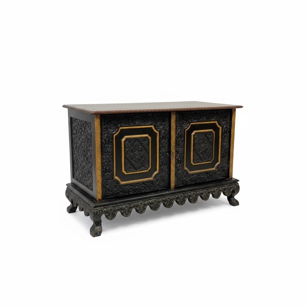 Anfang 20. Englisch geschnitztes Teakholz Anglo-Indische Schränke oder Beistelltische - Paar im Angebot 1