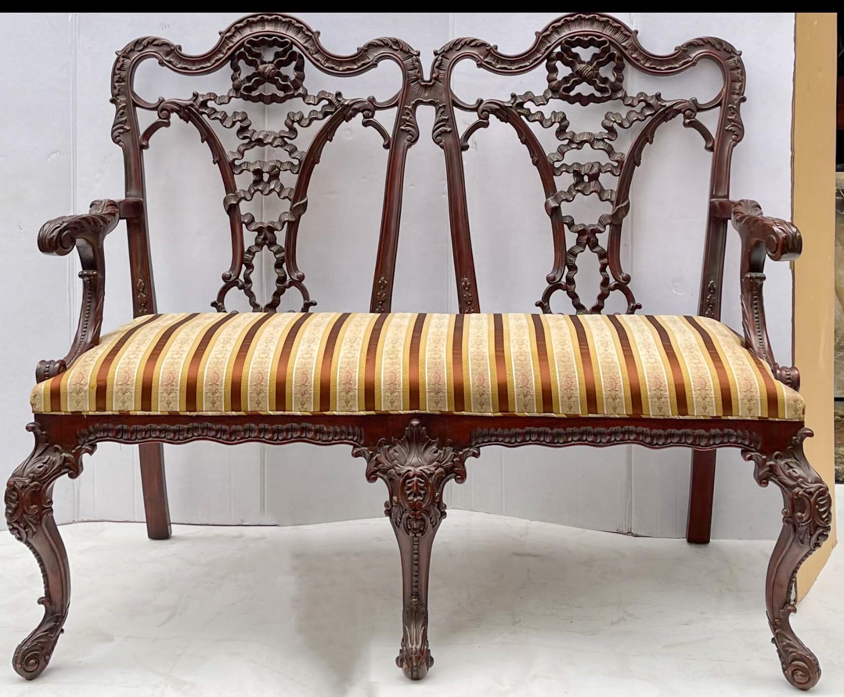 Early 20th-C. English Chinese Chippendale Style Carved Mahogany Settee / Bench  For Sale 3