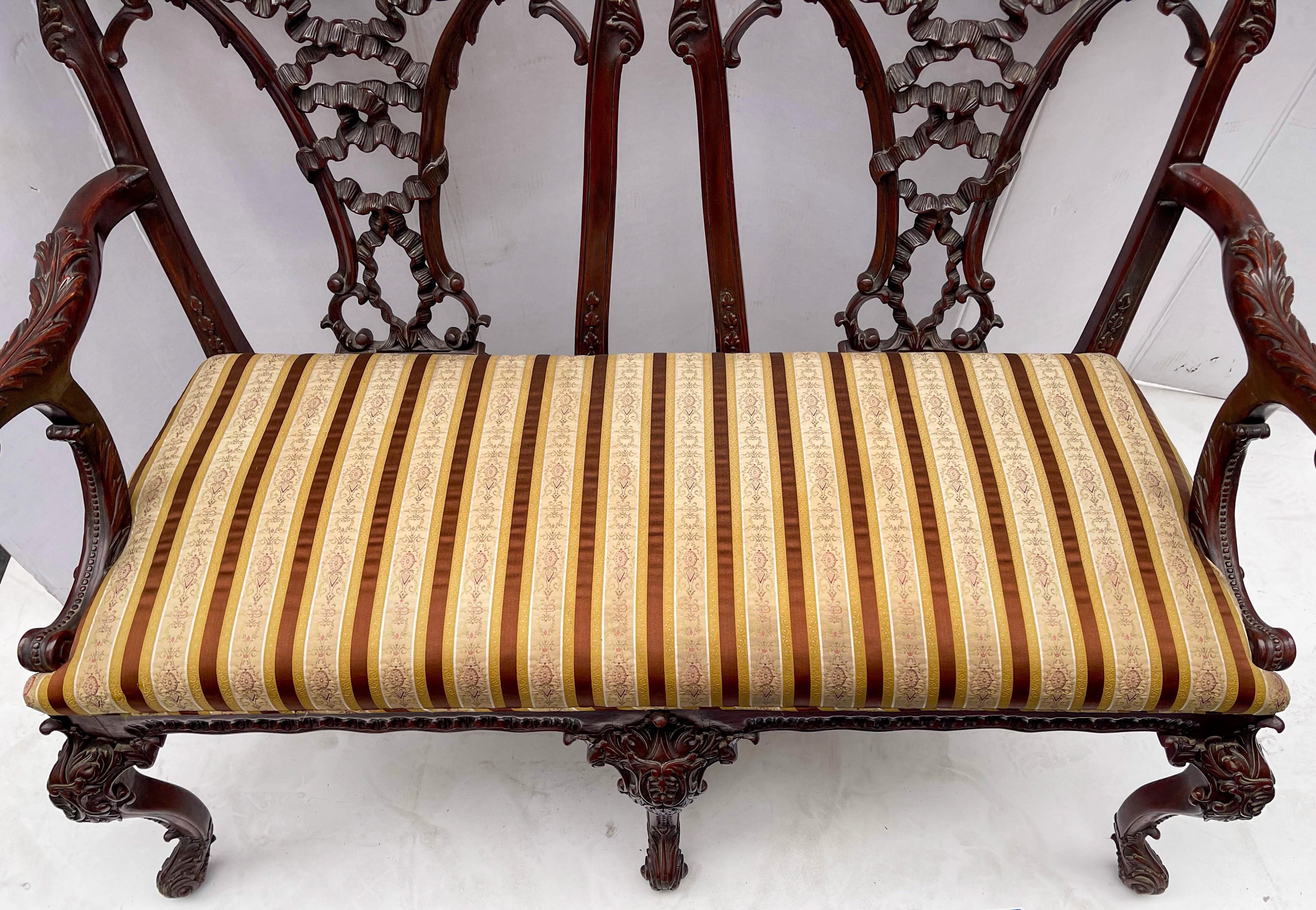 Early 20th-C. English Chinese Chippendale Style Carved Mahogany Settee / Bench  For Sale 4