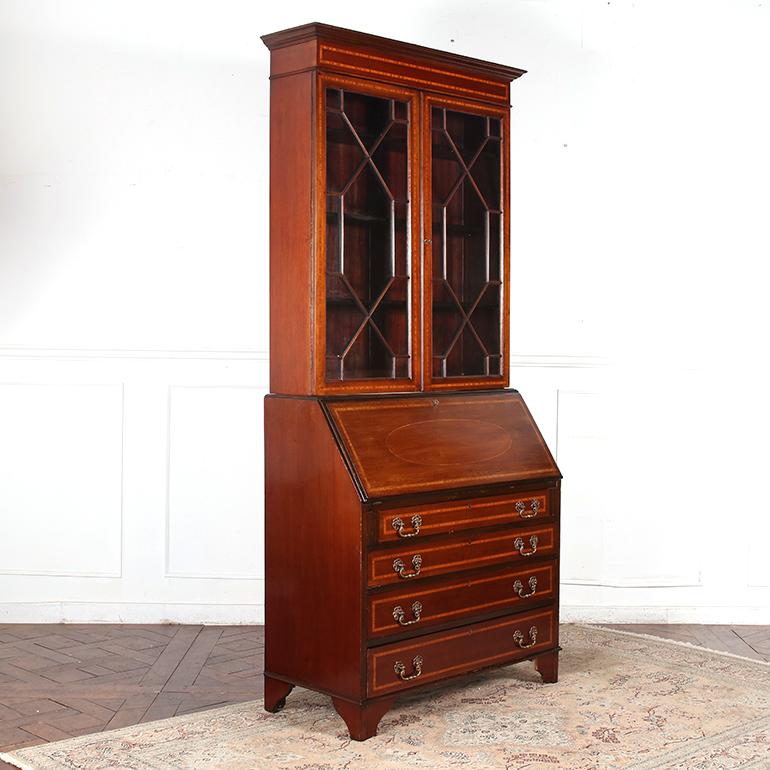 Incrusté Early 20th C. English Inlaid Mahogany Bureau Bookcase (Bibliothèque bureau en acajou marqueté) en vente