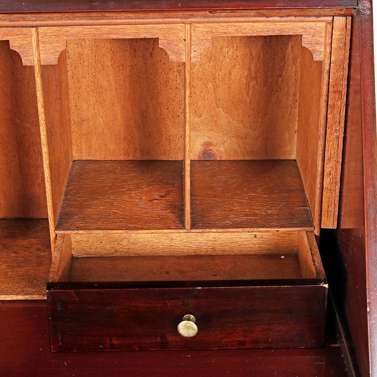 Bois Early 20th C. English Inlaid Mahogany Bureau Bookcase (Bibliothèque bureau en acajou marqueté) en vente