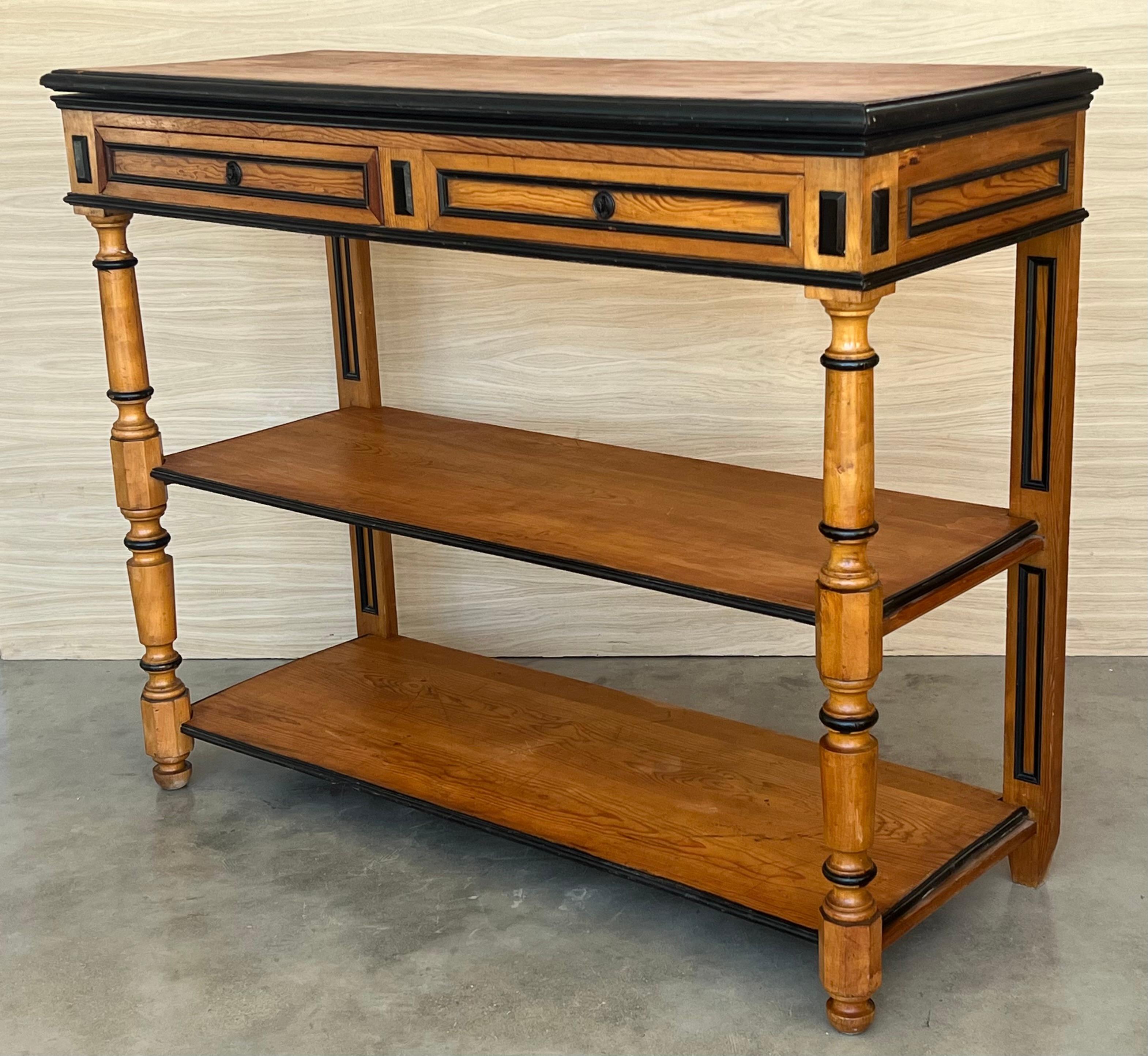 Early 20th C English Lemontree Three Tier Server or Buffet with Drawers (Serveur ou buffet à trois niveaux et tiroirs) en vente 2