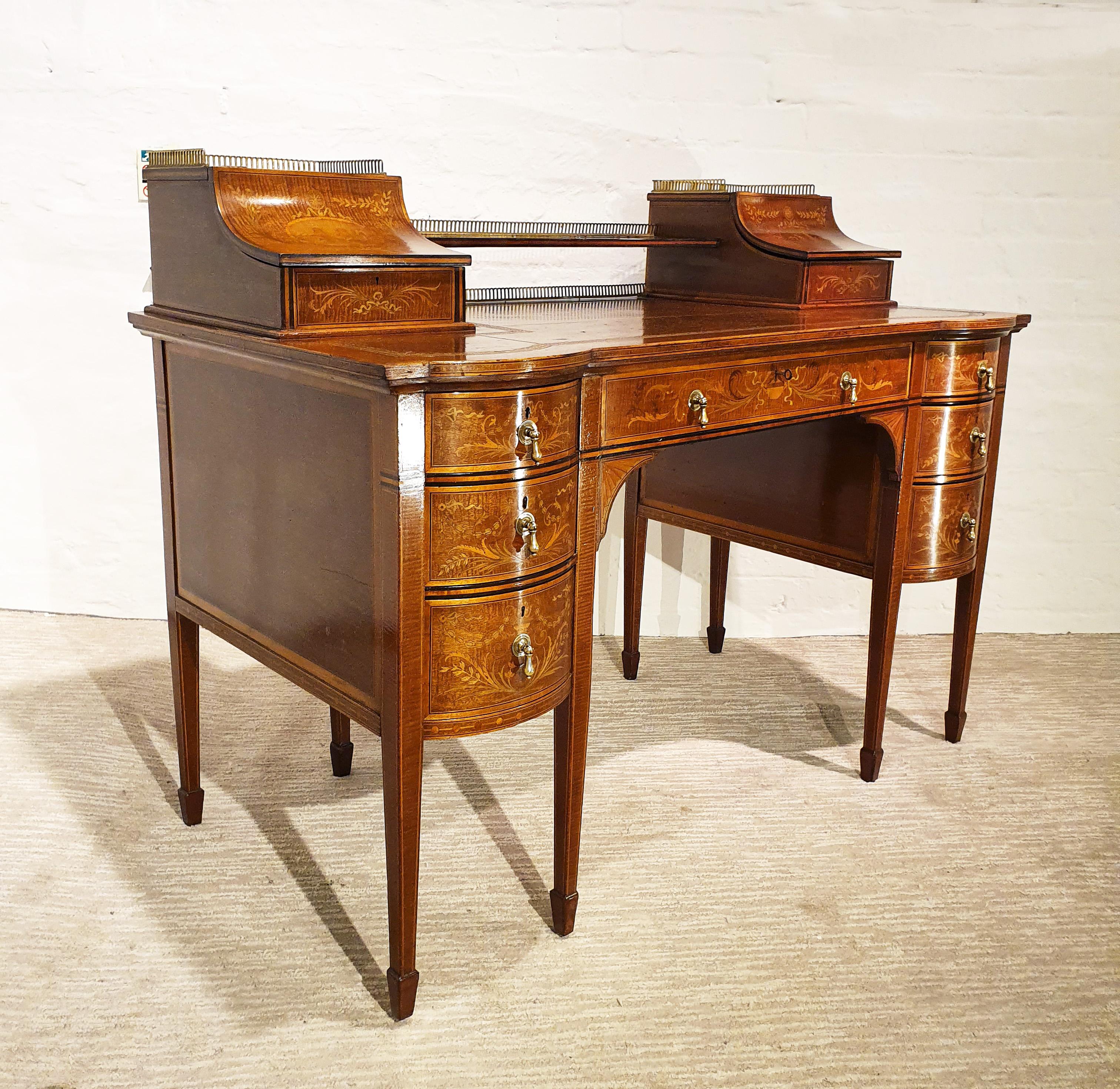 Early 20th Century English Mahogany Inlaid Writing Desk 10