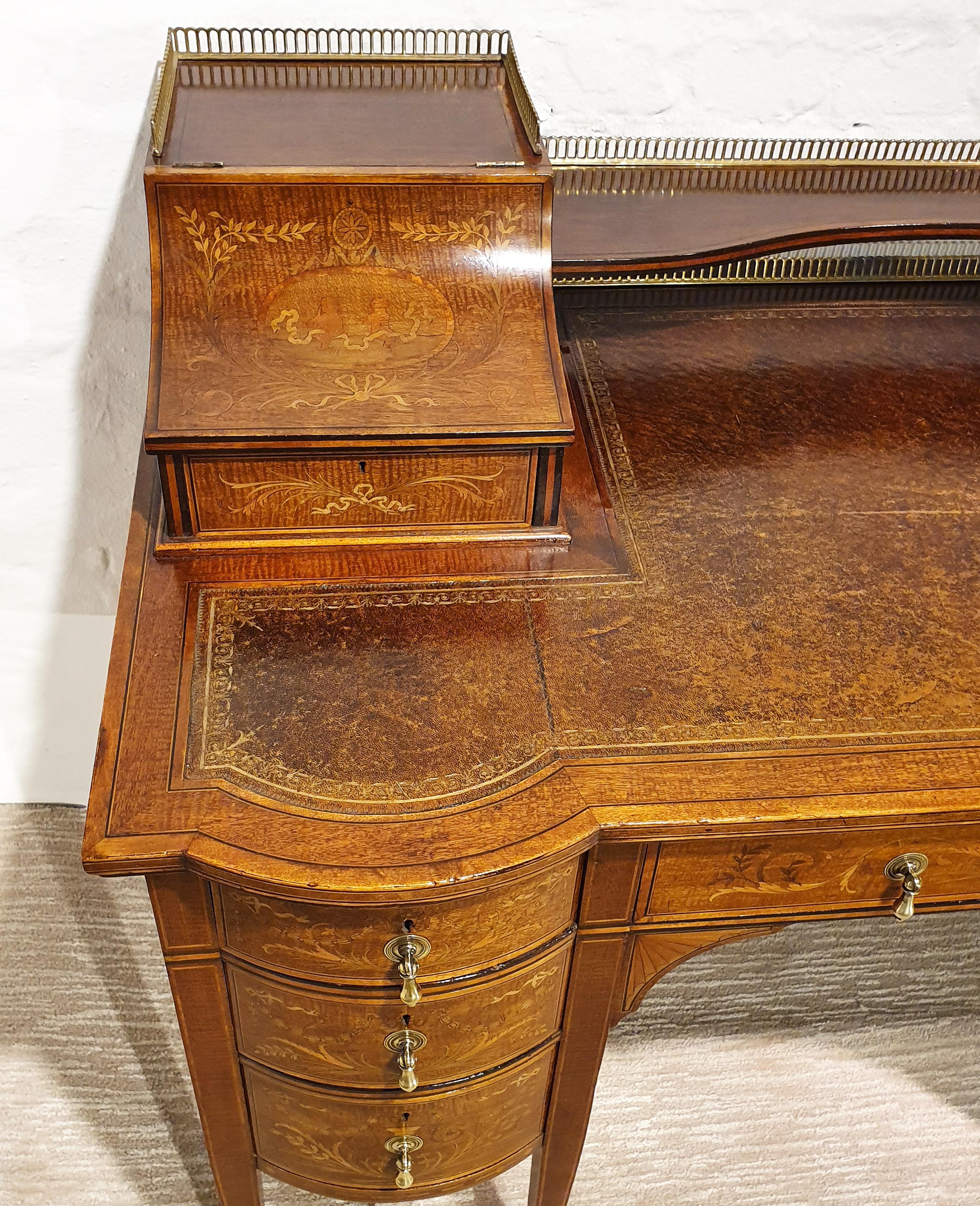 Early 20th Century English Mahogany Inlaid Writing Desk In Good Condition In London, GB