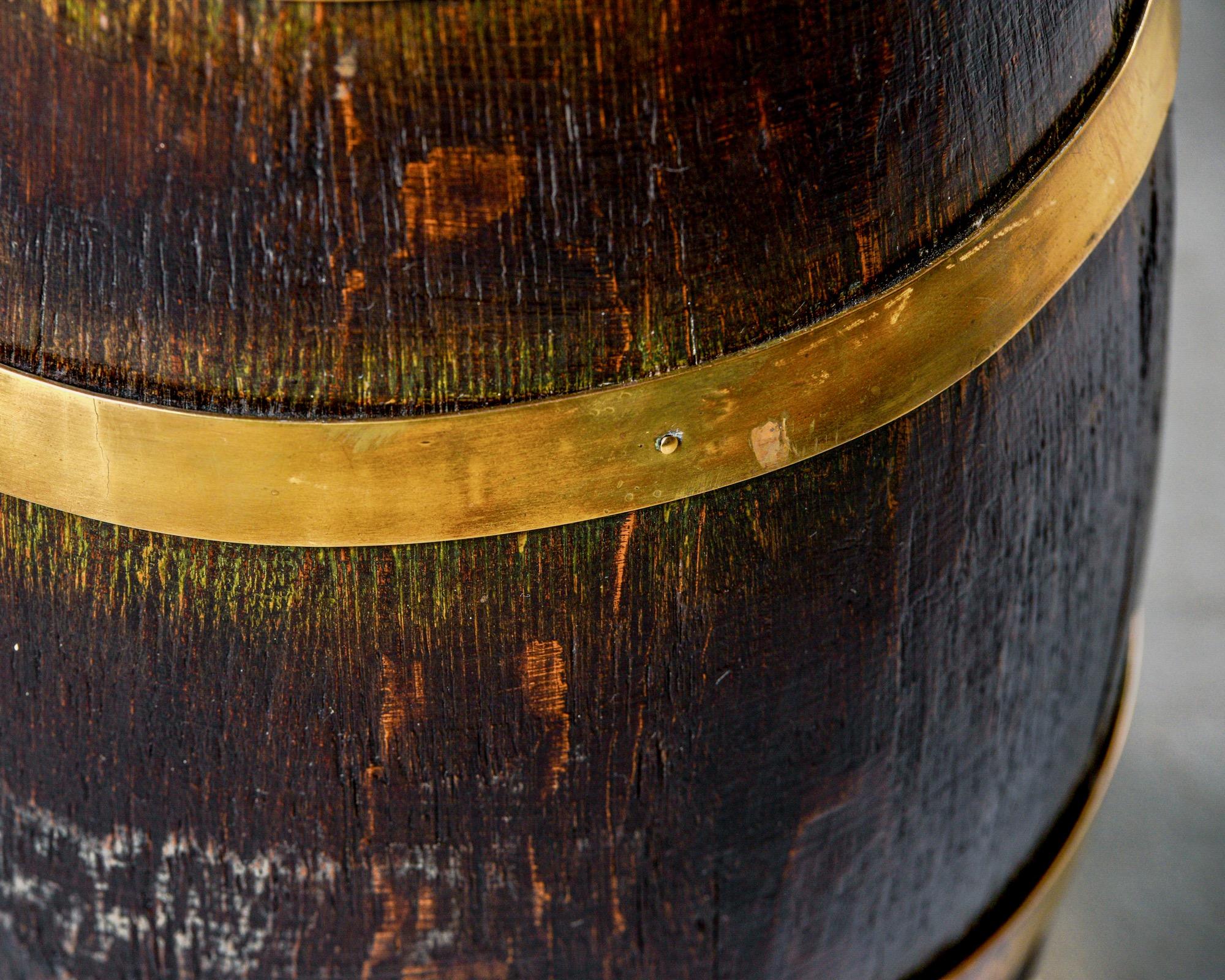 Baril en chêne anglais du début du XXe siècle avec quatre bandes en laiton Bon état - En vente à Troy, MI