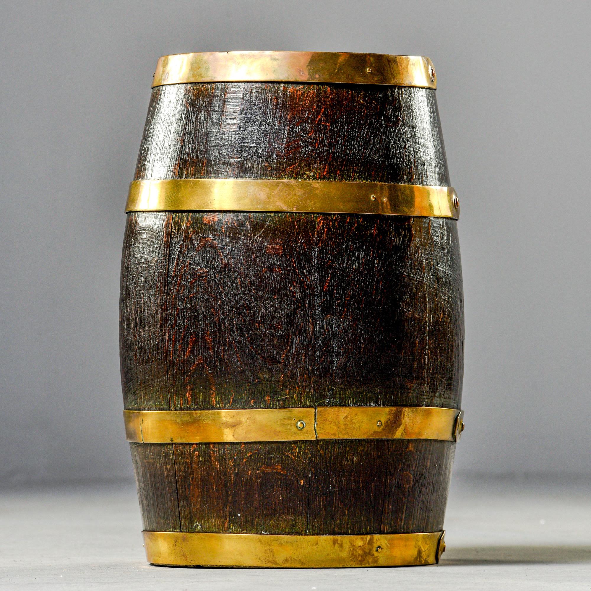 Early 20th Century English Oak Barrel with Four Brass Bands In Good Condition For Sale In Troy, MI