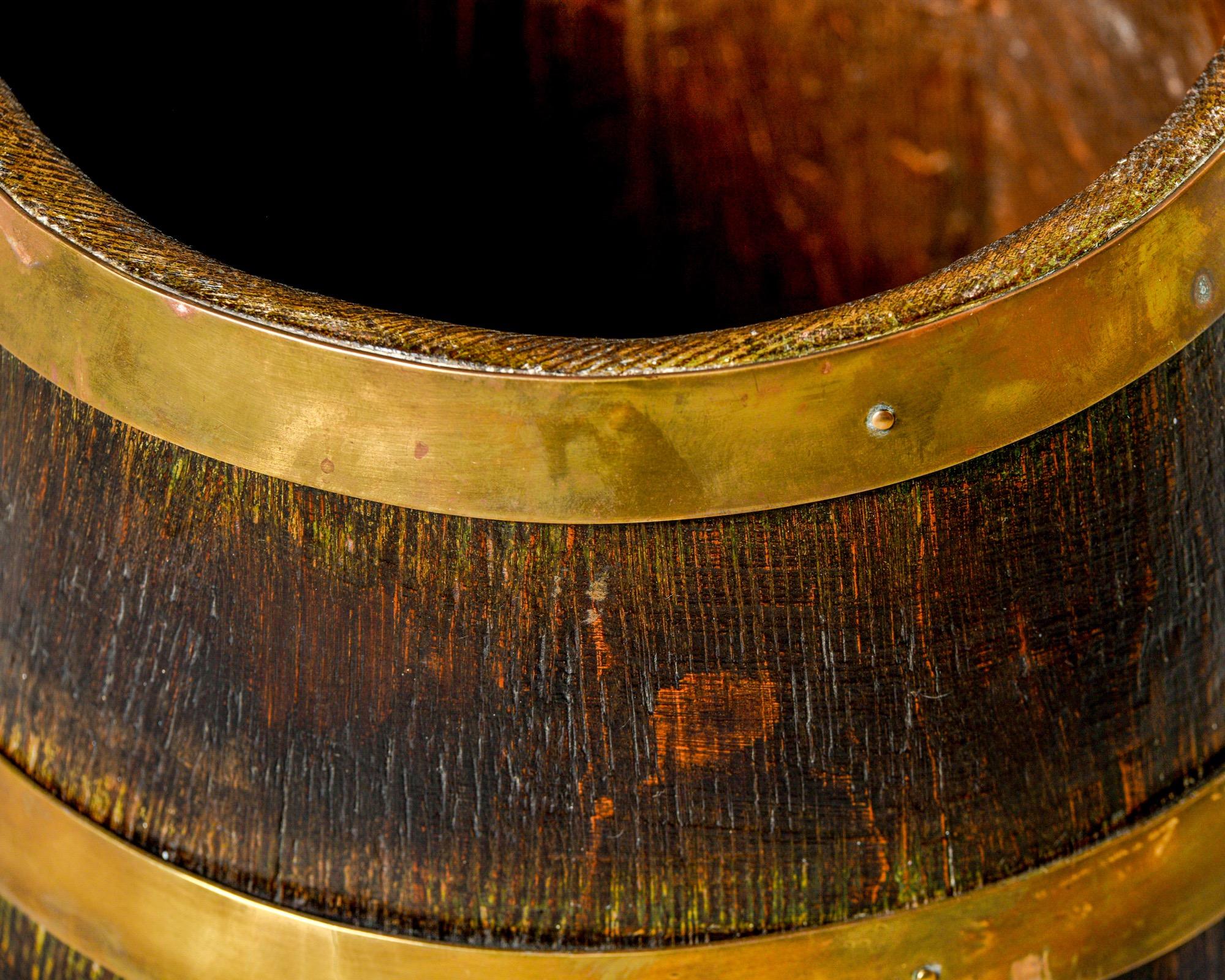 Early 20th Century English Oak Barrel with Four Brass Bands For Sale 1