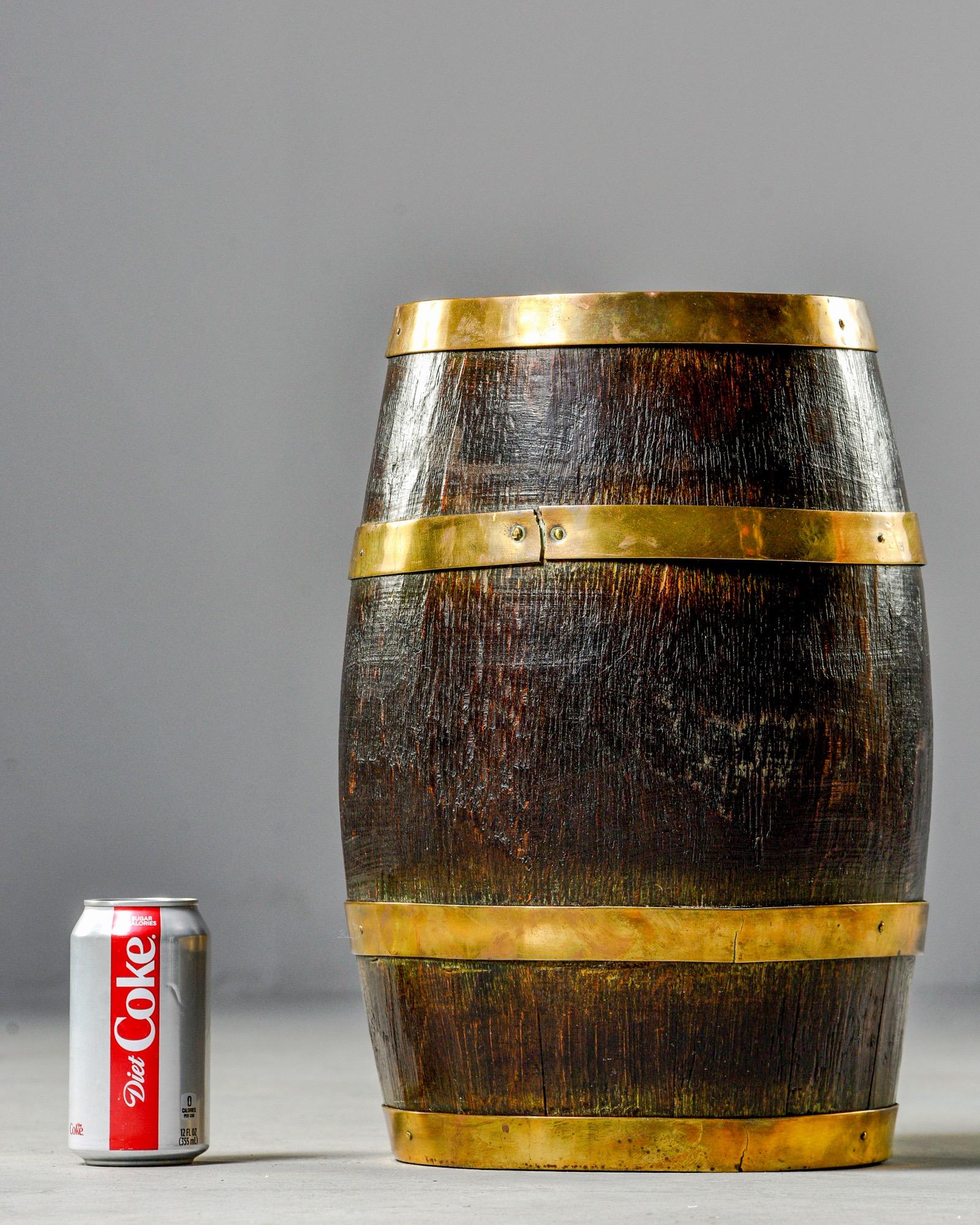 Early 20th Century English Oak Barrel with Four Brass Bands For Sale 2