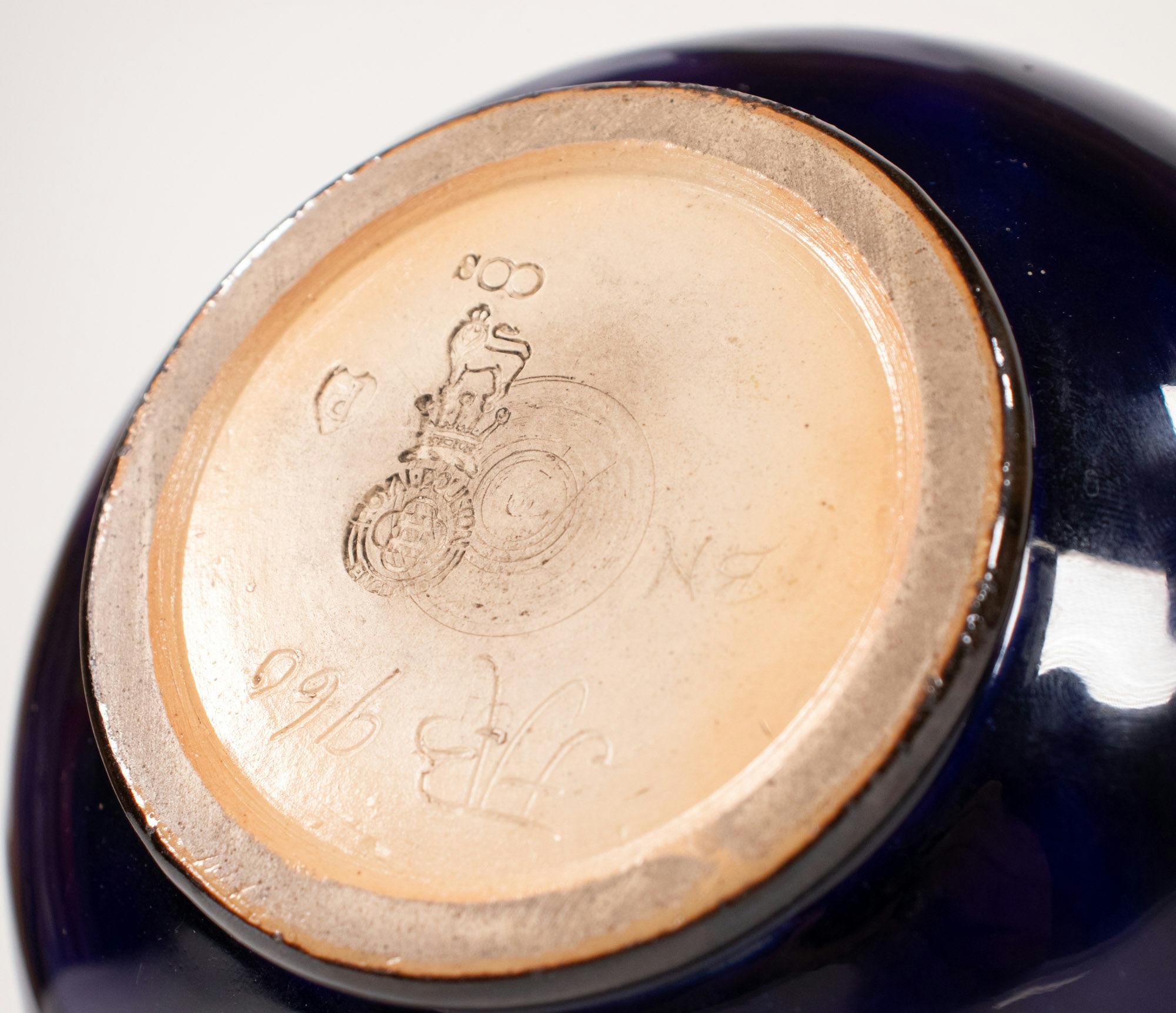 Inizio del XX secolo. Vaso in gres inglese Royal Doulton Arts and Crafts Lambeth in vendita 5