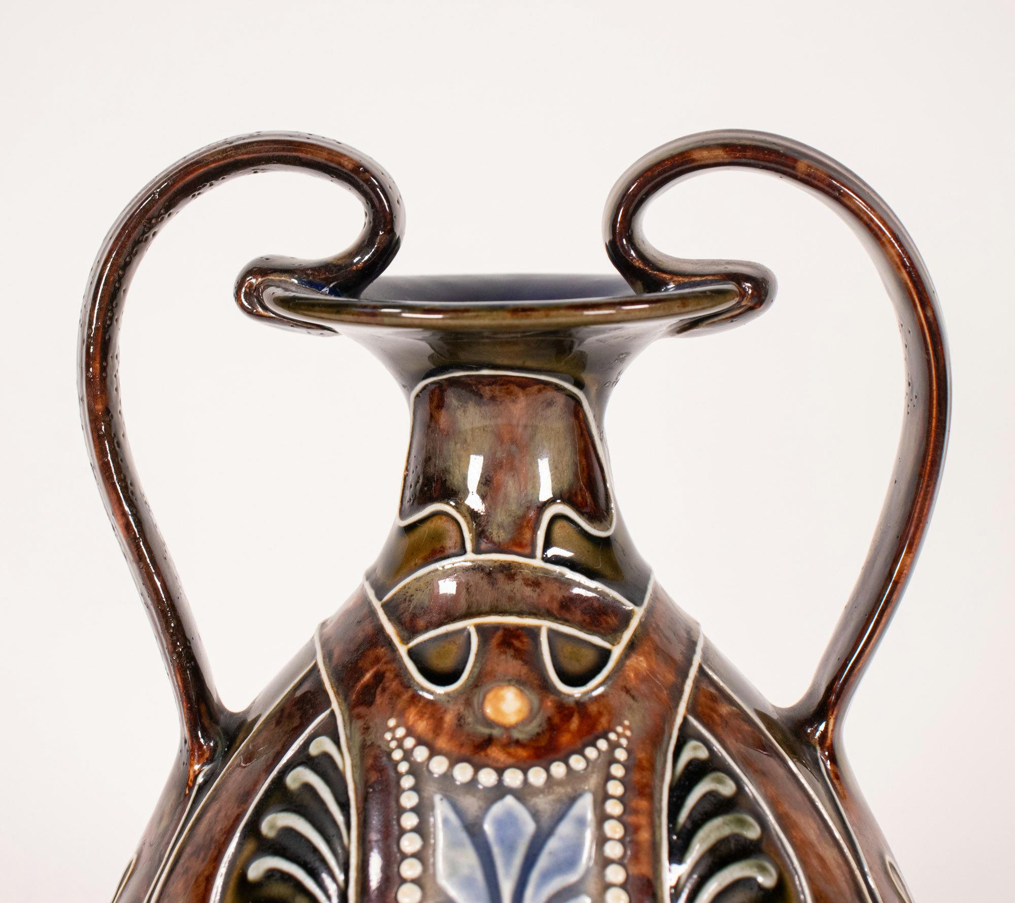 Grès porcellanato Inizio del XX secolo. Vaso in gres inglese Royal Doulton Arts and Crafts Lambeth in vendita