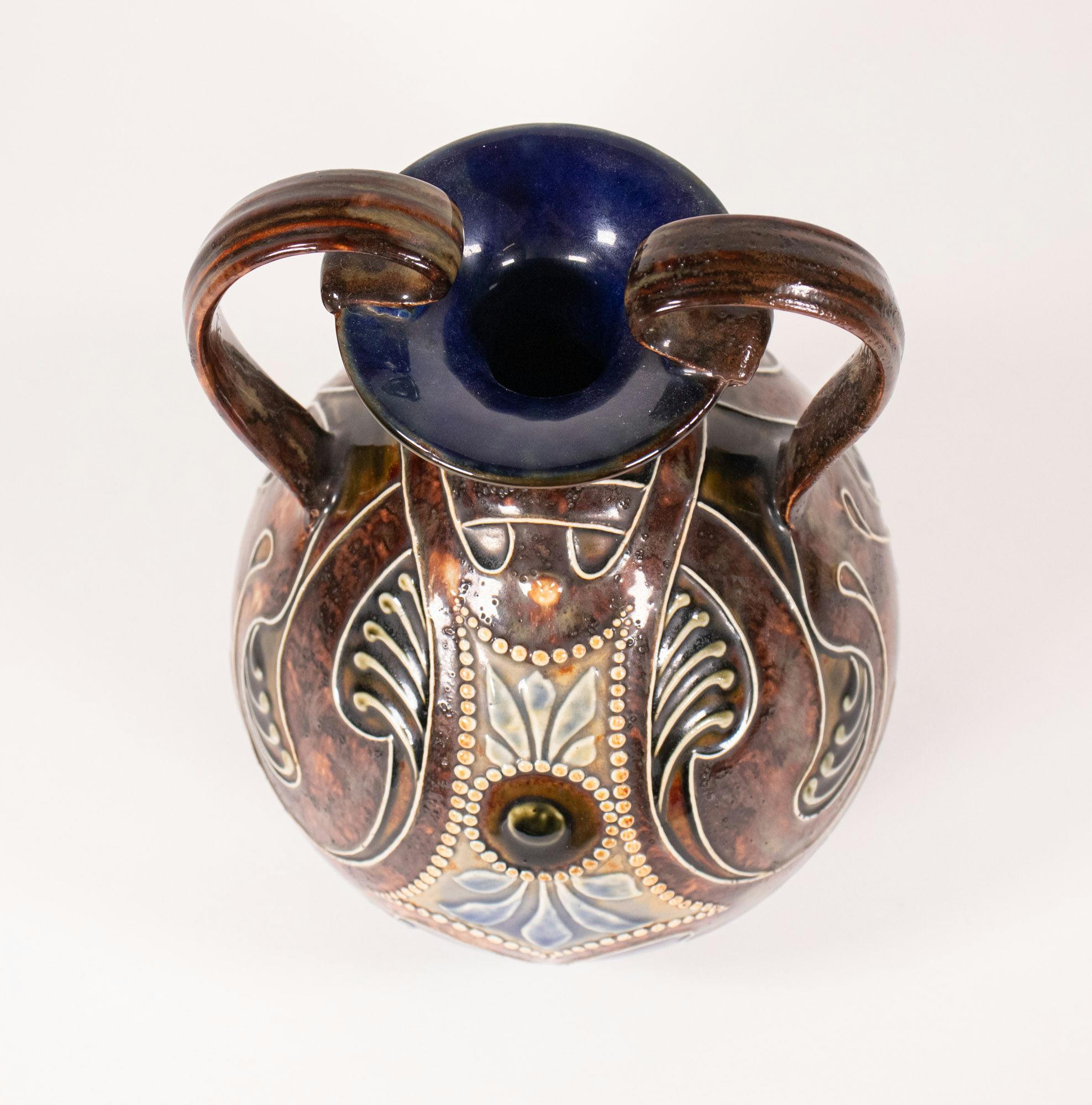 Inizio del XX secolo. Vaso in gres inglese Royal Doulton Arts and Crafts Lambeth in vendita 3