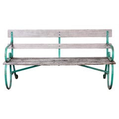 Early 20th C English Wood Bench with Green Metal Frame (Banc en bois anglais du début du 20e siècle avec structure en métal vert)