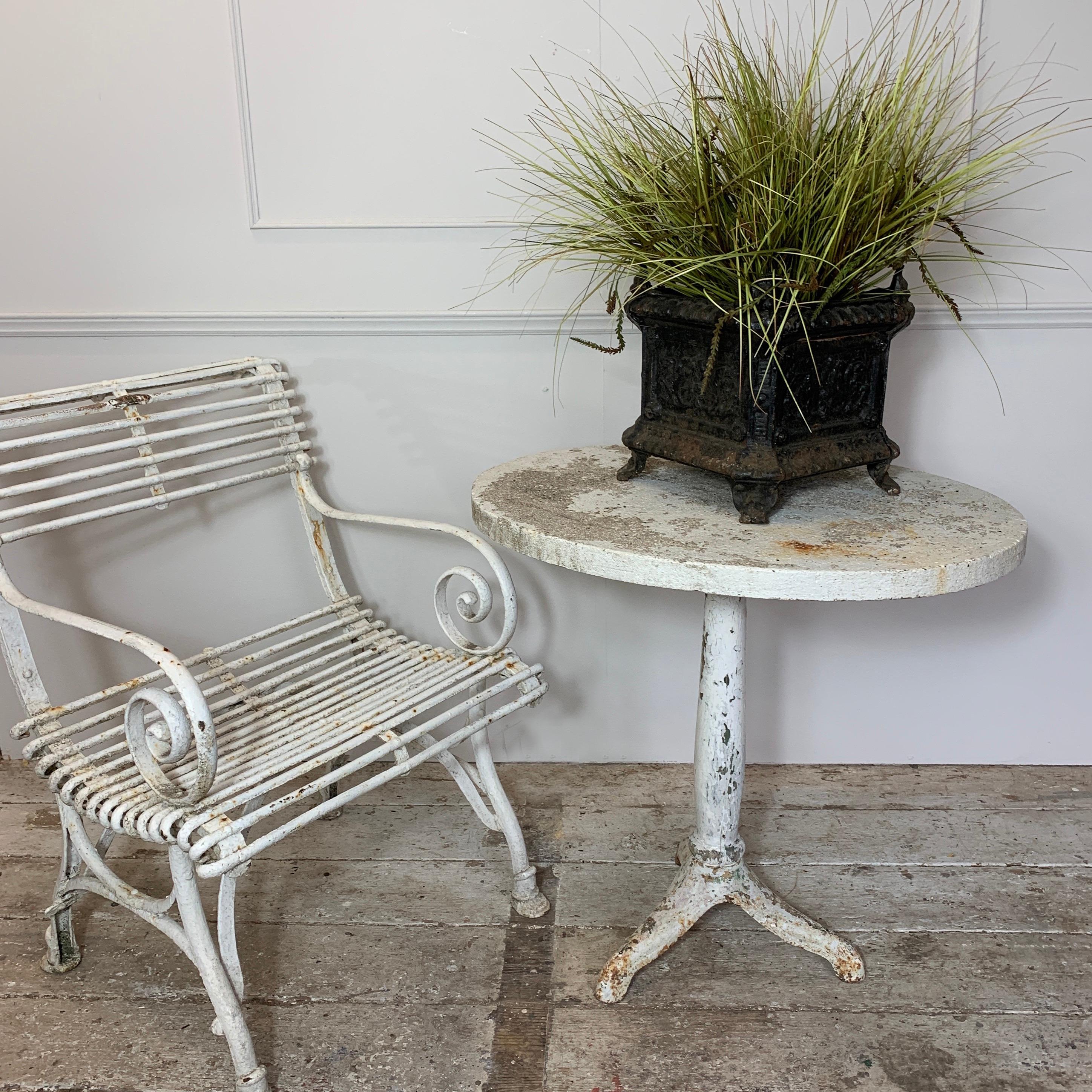 Early 20th C White French  Table de jardin de fabrication artisanale 3