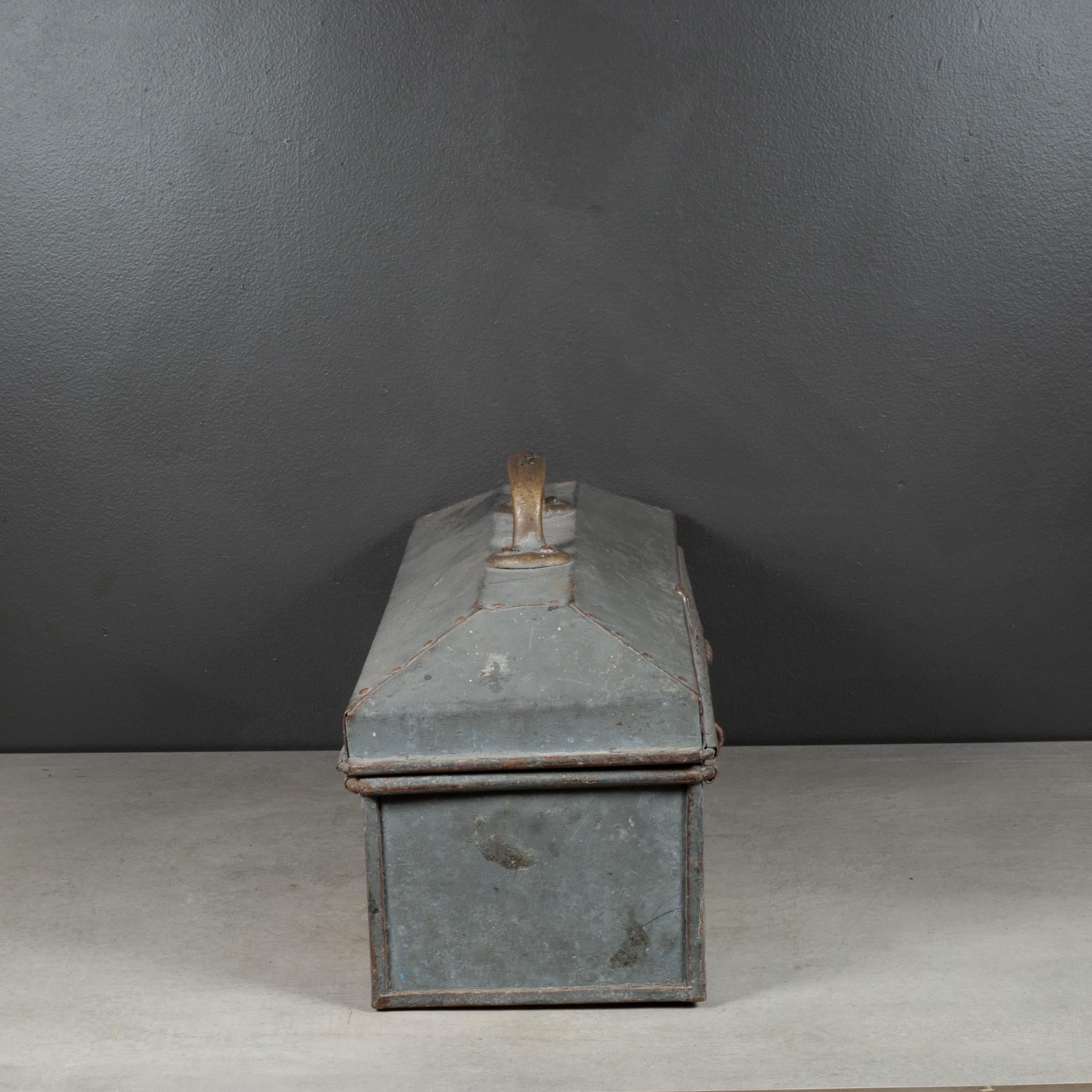A.I.C., début du 20e siècle. Boîte d'outils d'usine avec poignée en bronze massif vers 1930-1940 en vente 4