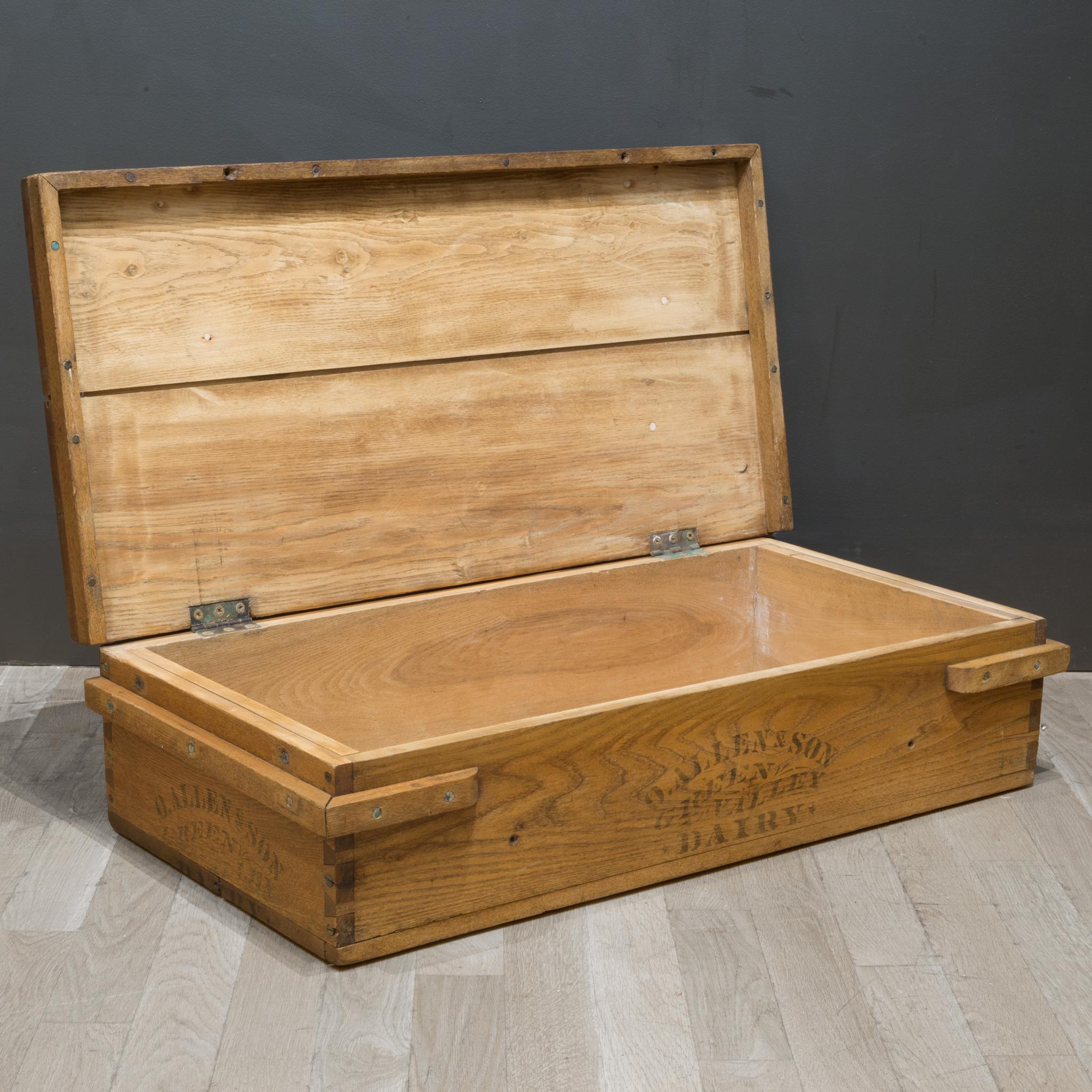 Early 20th C. Farmers Market Trunk C.1940 In Good Condition For Sale In San Francisco, CA