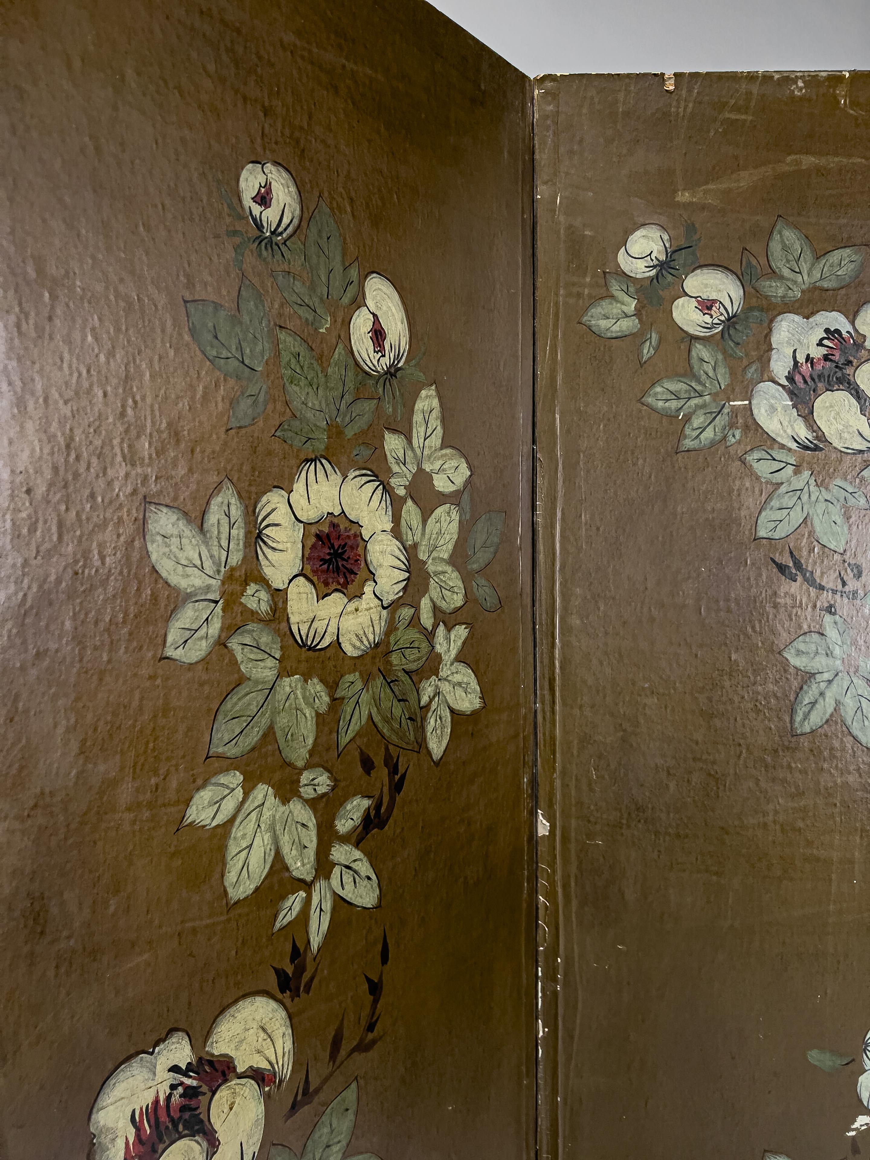 Klappbarer Raumteiler mit Blumenmuster aus dem frühen 20. Jahrhundert im Zustand „Gut“ im Angebot in Houston, TX
