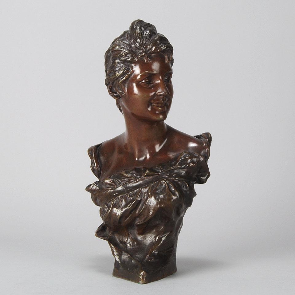 Un charmant buste en bronze d'une beauté Art Nouveau avec une riche patine rouge/brune et de fins détails finis à la main, signé Van der Straeten et estampillé de la pastille de fonderie.
INFORMATIONS COMPLÉMENTAIRES

Hauteur :                      