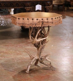 Mesa auxiliar octogonal francesa de asta de Black Forest de principios del siglo XX con tapa de cuero