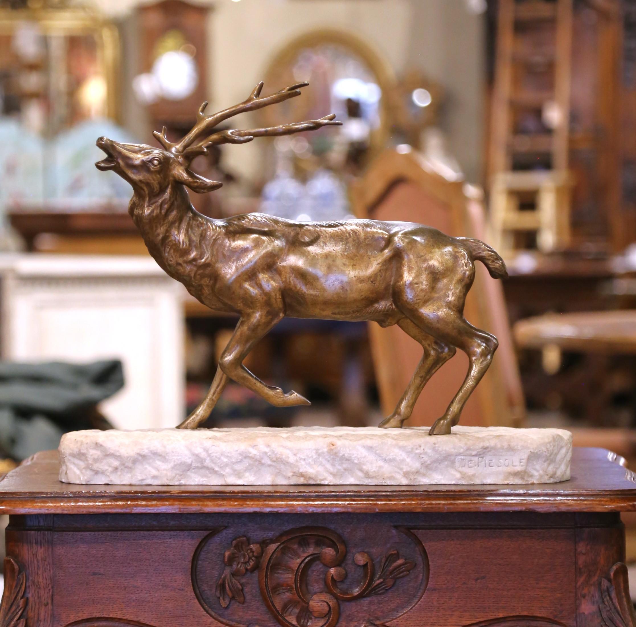Français Début C.C. Sculpture d'élan en bronze français sur base en marbre signée De. Fiesole en vente