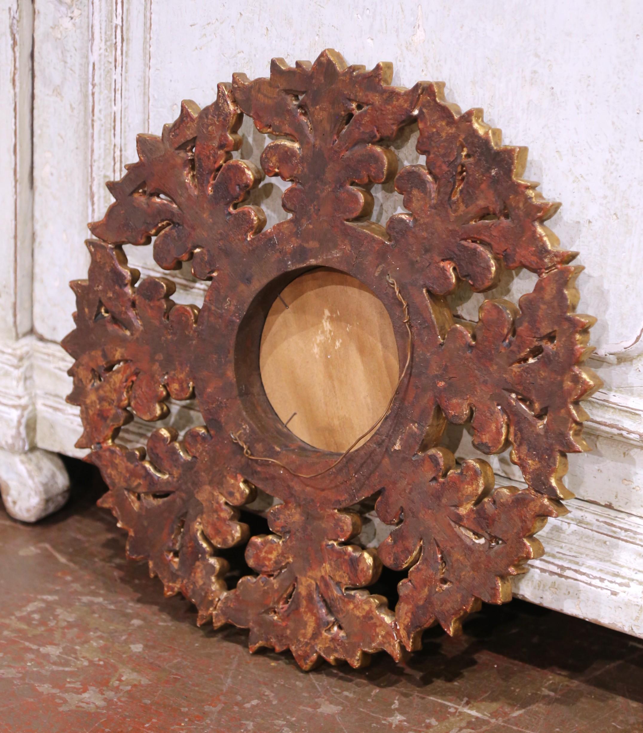 Espejo francés de madera dorada tallada de principios del siglo XX con inserciones de cristal tallado Madera dorada en venta