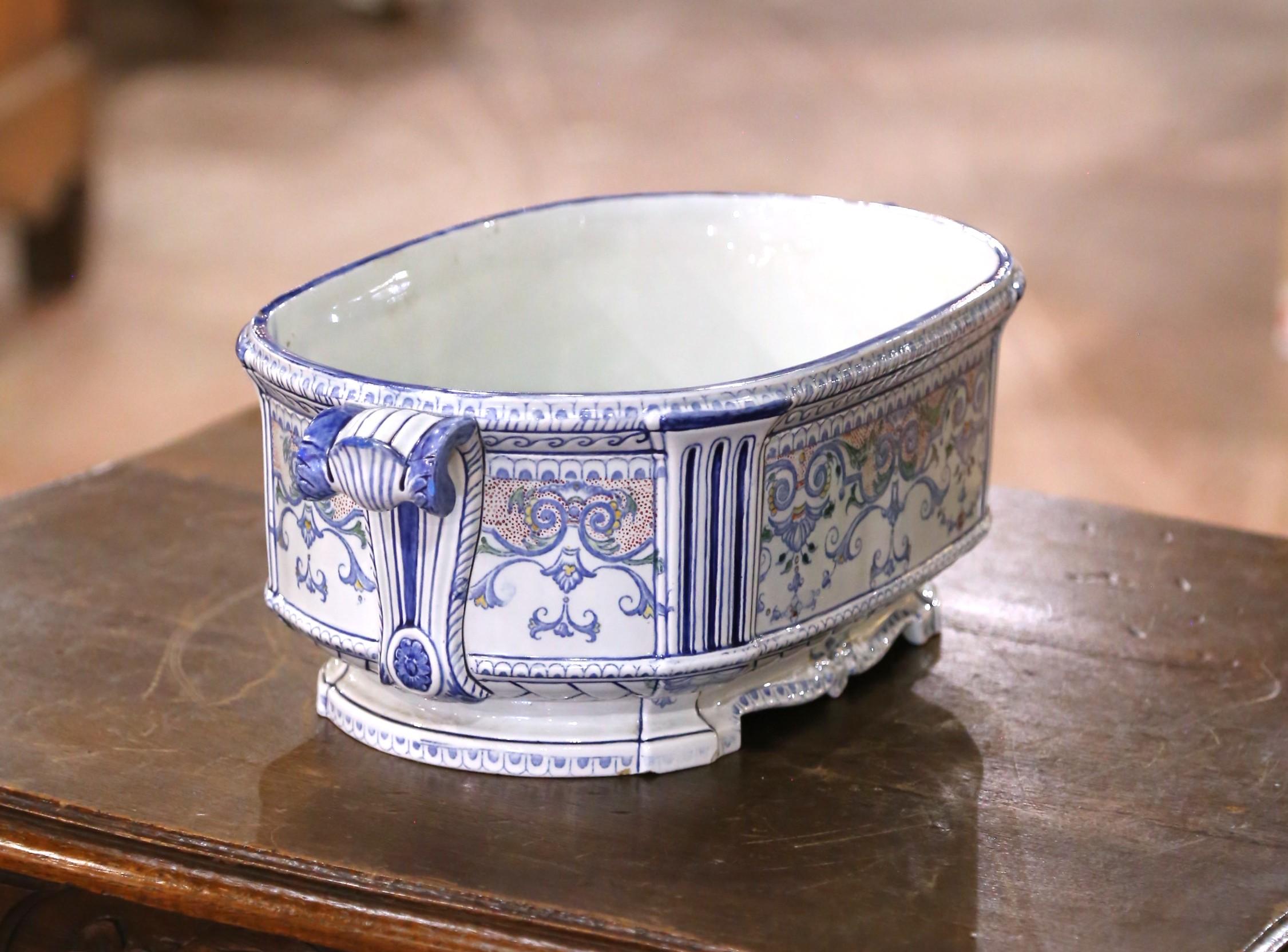 Französische Fayence-Jardiniere aus Desvres mit Maskengriffen und Schnörkelwerk, Anfang 20. im Zustand „Hervorragend“ im Angebot in Dallas, TX