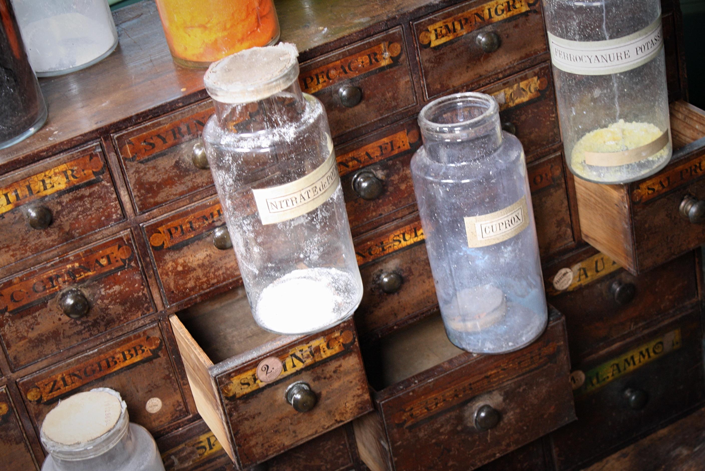Early 20th Century French Glass Chemist Apothecary Pharmacy Dry Dispensing Jars 1