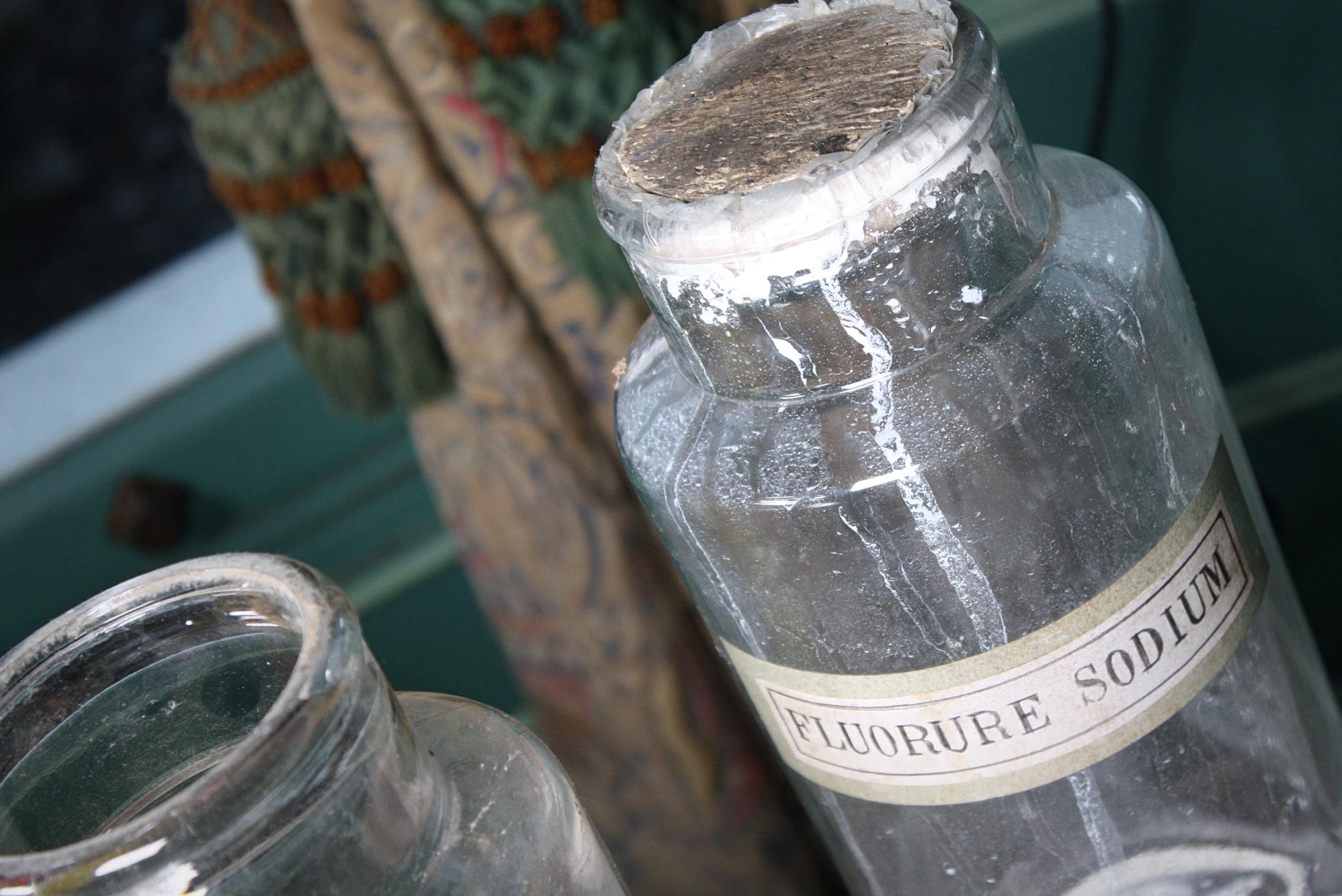 Early 20th Century French Glass Chemist Apothecary Pharmacy Dry Dispensing Jars 3