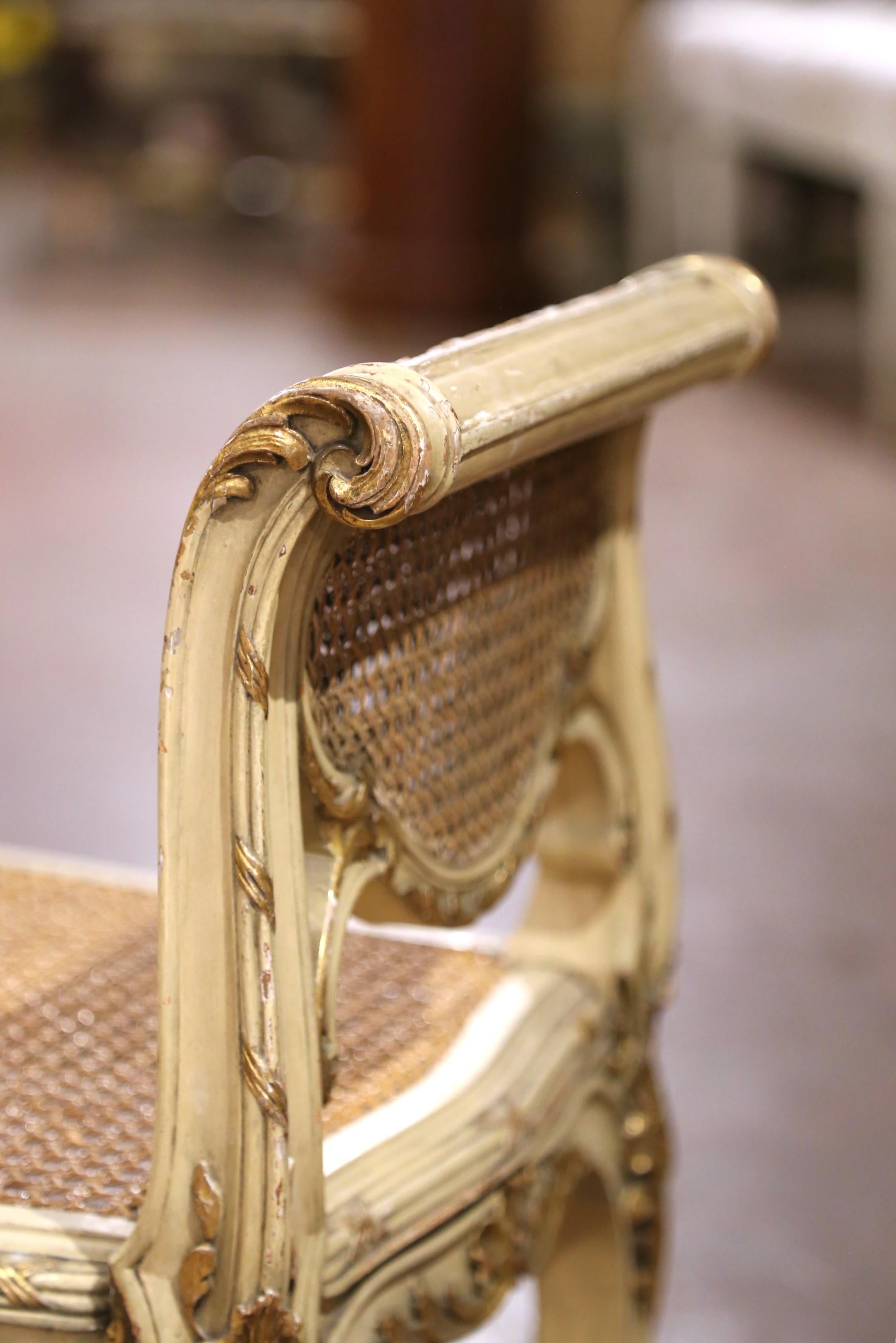 Canna Panca per pianoforte intagliata Louis XV francese dei primi del 20° secolo con accenti dorati e di canna in vendita