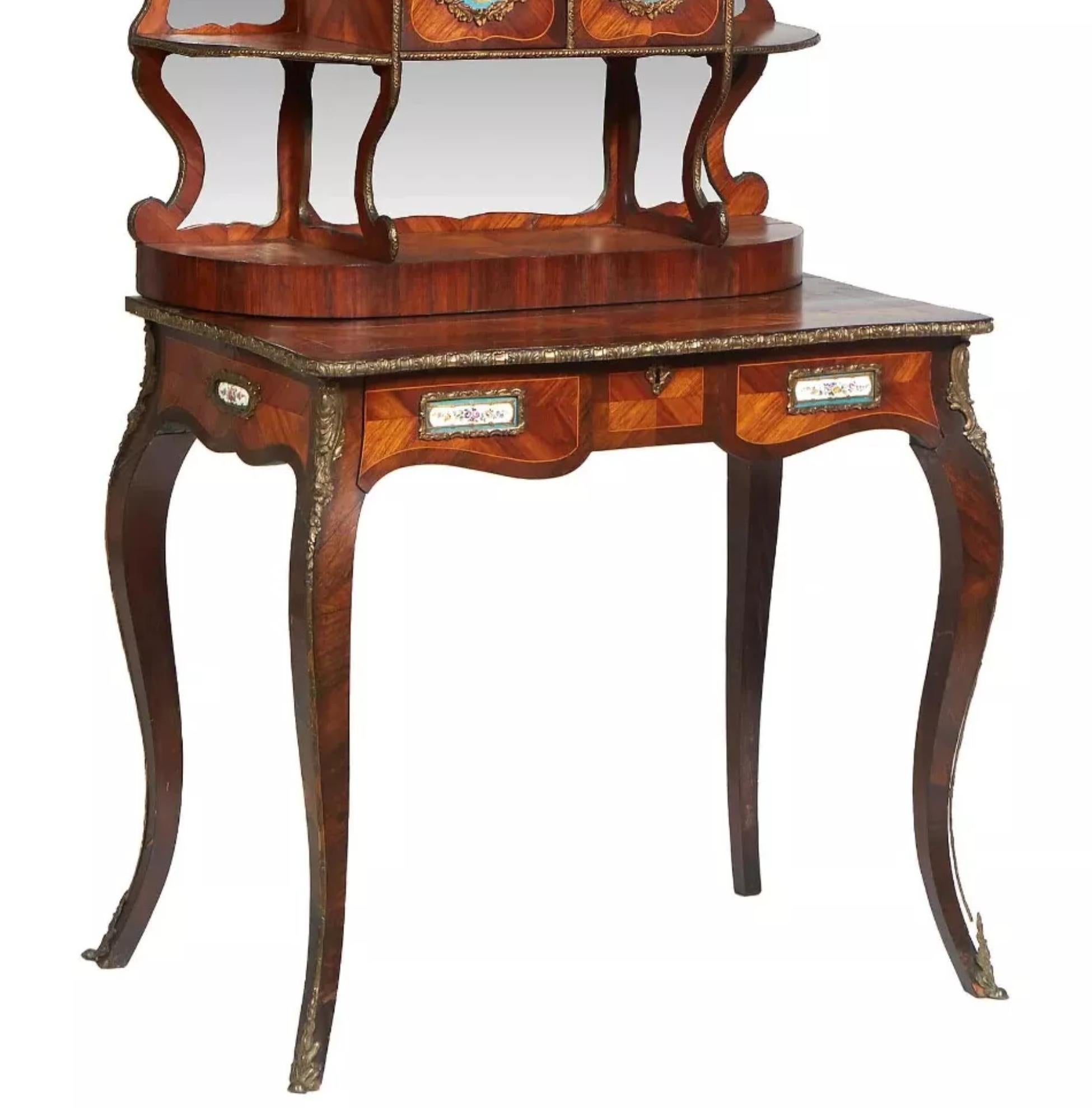 Francese Segreteria in stile Luigi XV, intarsiata, montata a ormeggio, in legno di Re, primi anni del XX secolo! in vendita