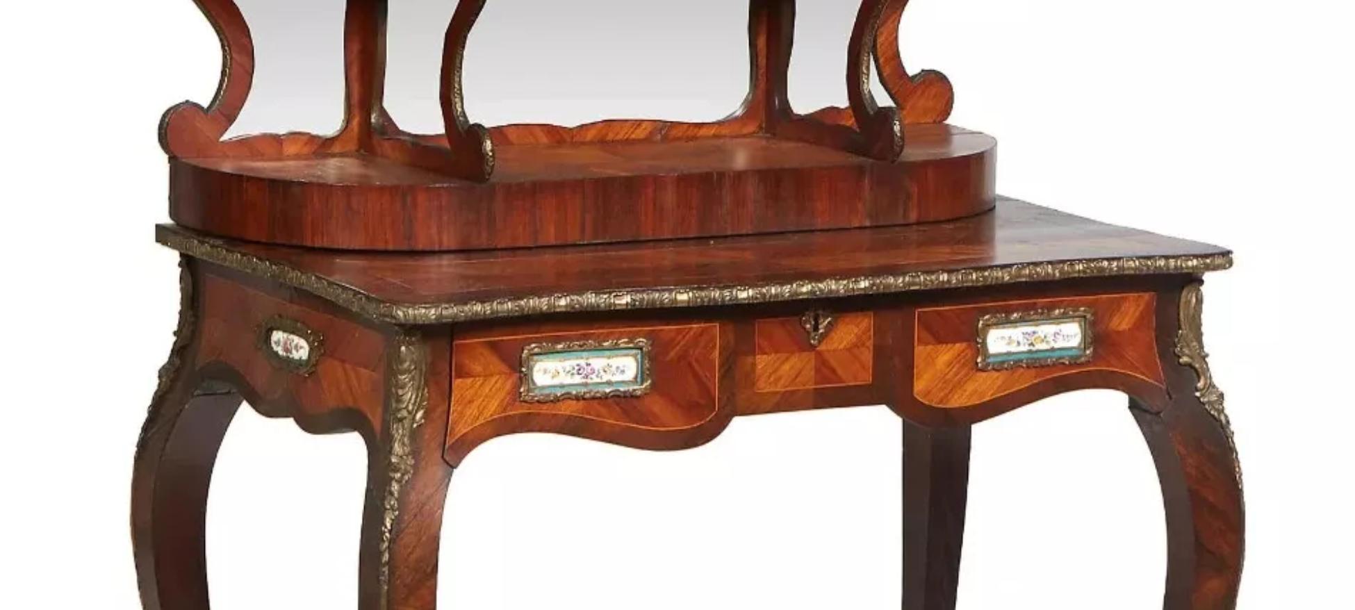 Porcellana Segreteria in stile Luigi XV, intarsiata, montata a ormeggio, in legno di Re, primi anni del XX secolo! in vendita