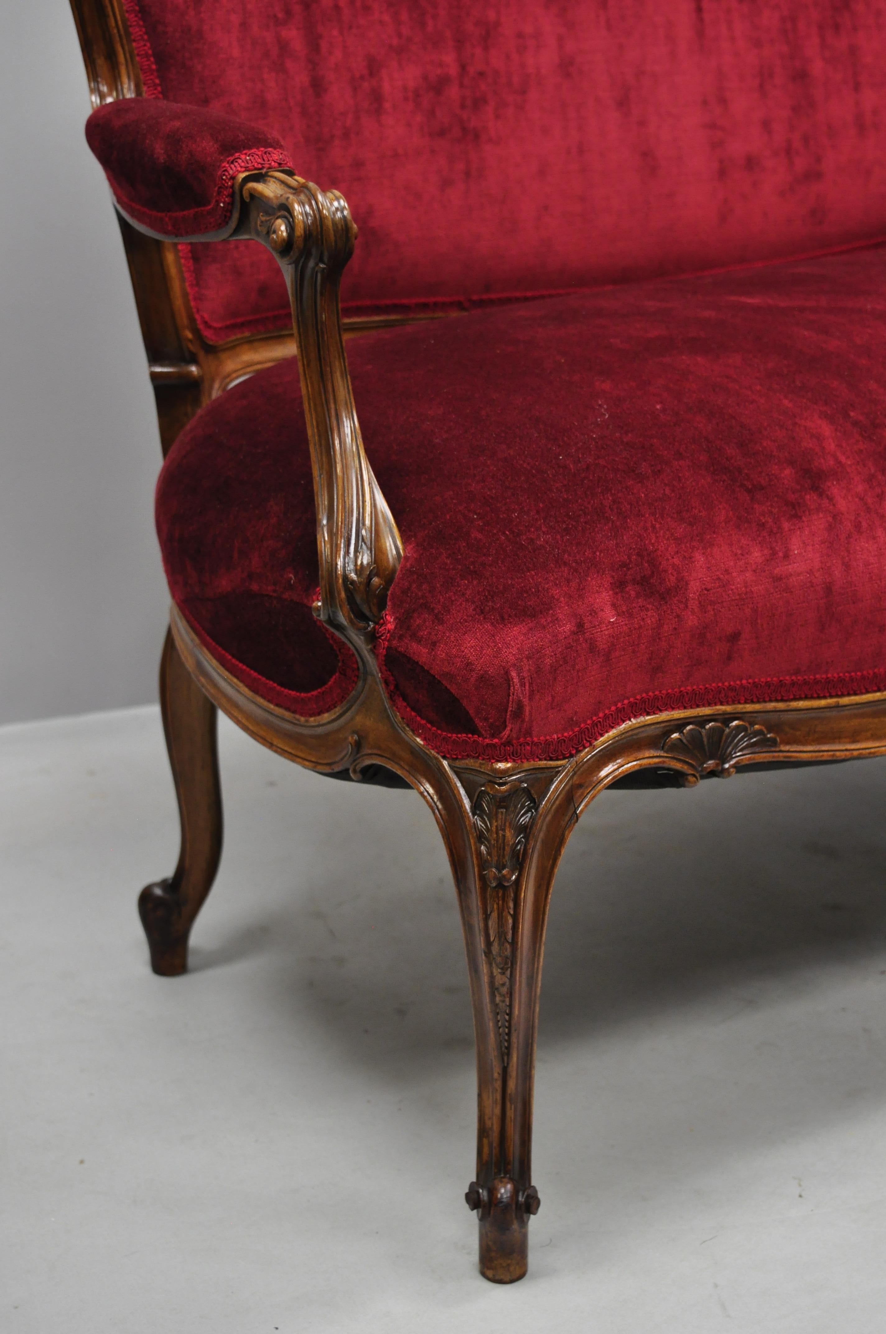 Early 20th Century French Louis XV Style Shell Carved Mahogany Sofa Settee In Good Condition In Philadelphia, PA