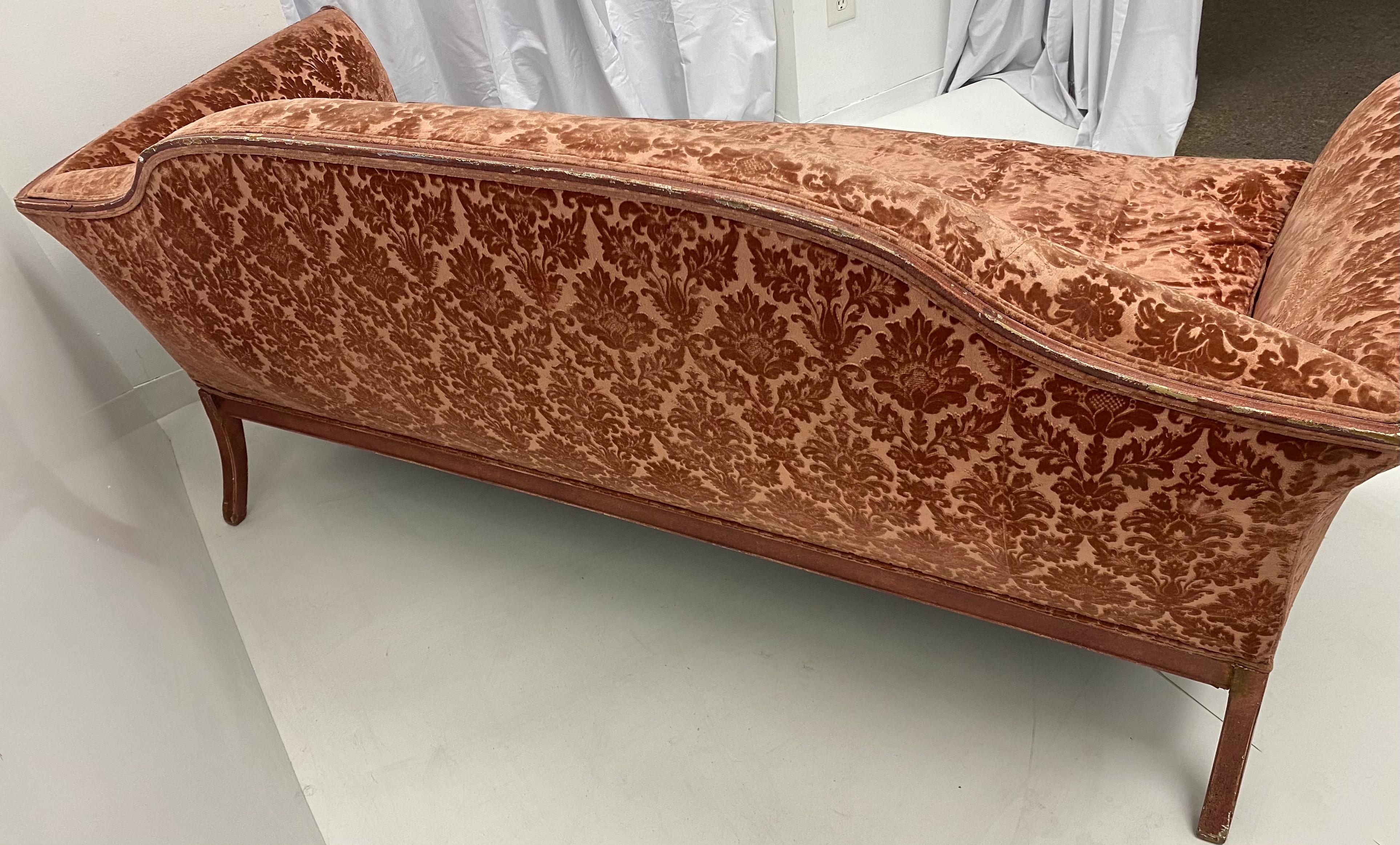 Early 20th Century French Neoclassical Style Pink Velvet Sofa / Canapé In Good Condition In Kennesaw, GA