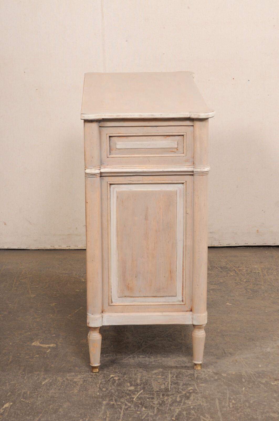 Mobile buffet in stile neoclassico francese dell'inizio del XX secolo di dimensioni ridotte in vendita 1