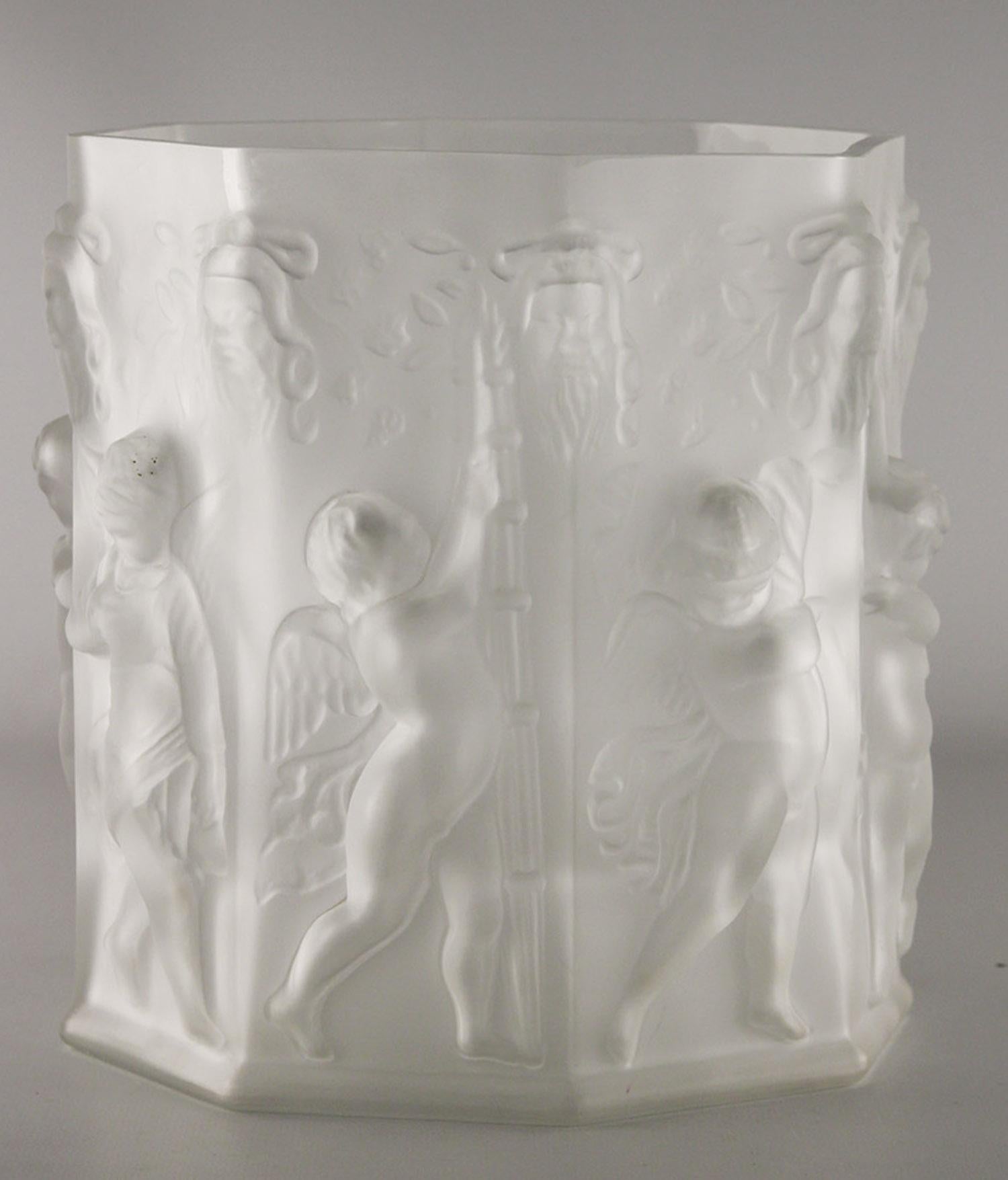 Early 20th century french octagonal frosted glass vase centerpiece decorated with Cherubs

By: unknown
Material: glass
Technique: etched, embossed, frosted, molded
Dimensions: 7 in x 8.5 in
Date: early 20th century
Style: Art Nouveau, Belle
