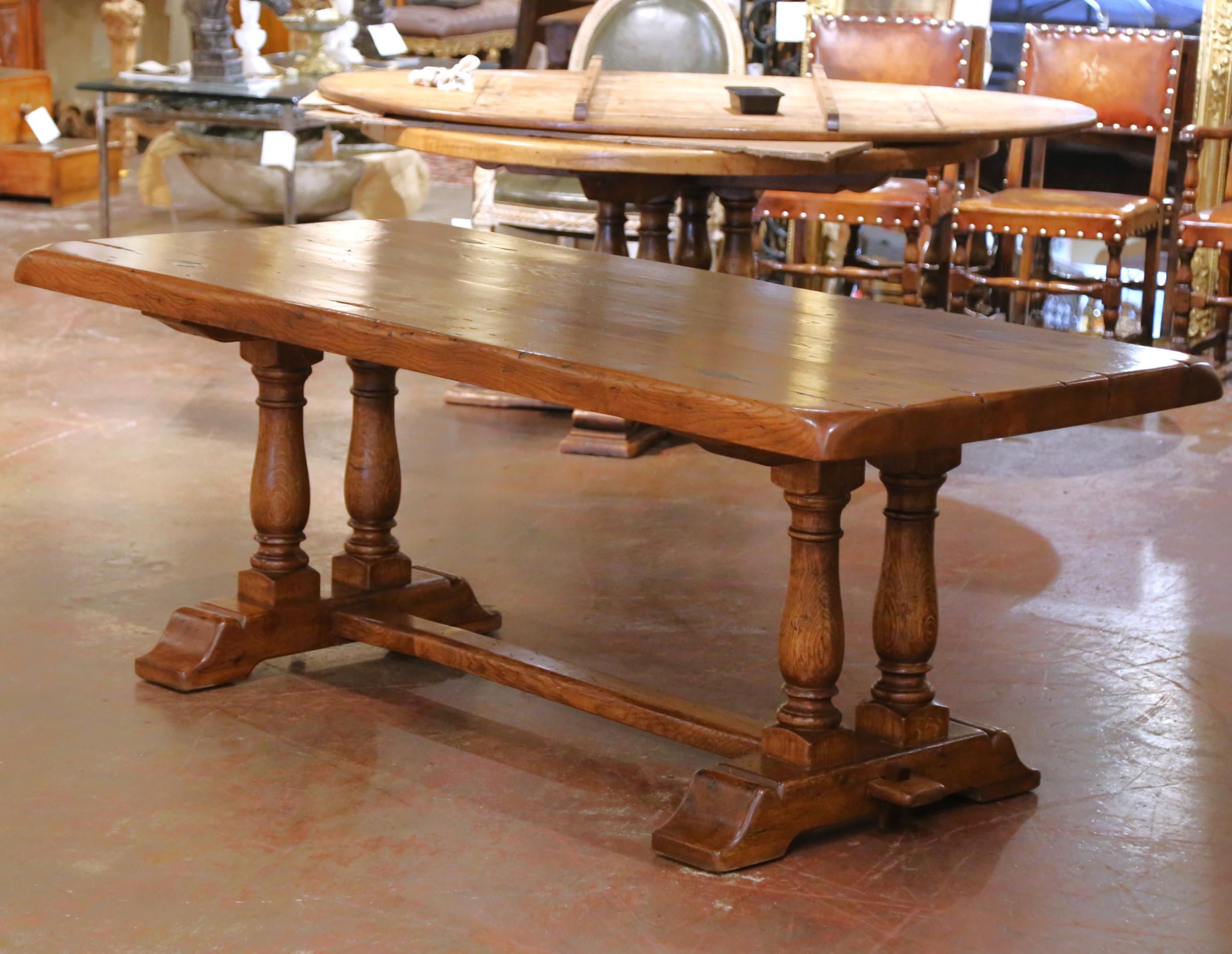 Early 20th C. French Provincial Oak Farmhouse Table on Turned Baluster Supports Tallado a mano en venta