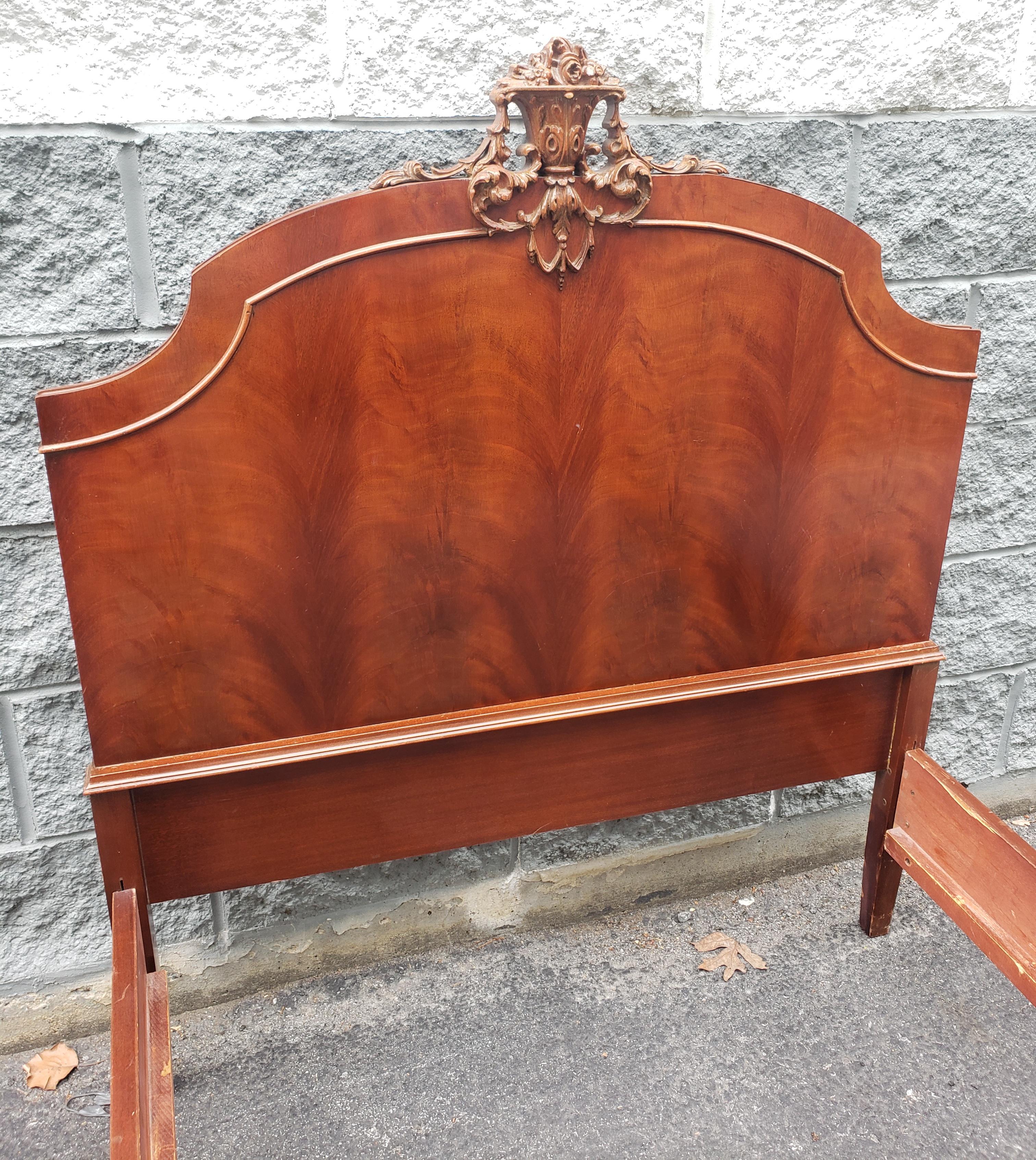 American Early 20th C. George III Style Carved Crest and Flame Mahogany Twin Bed For Sale