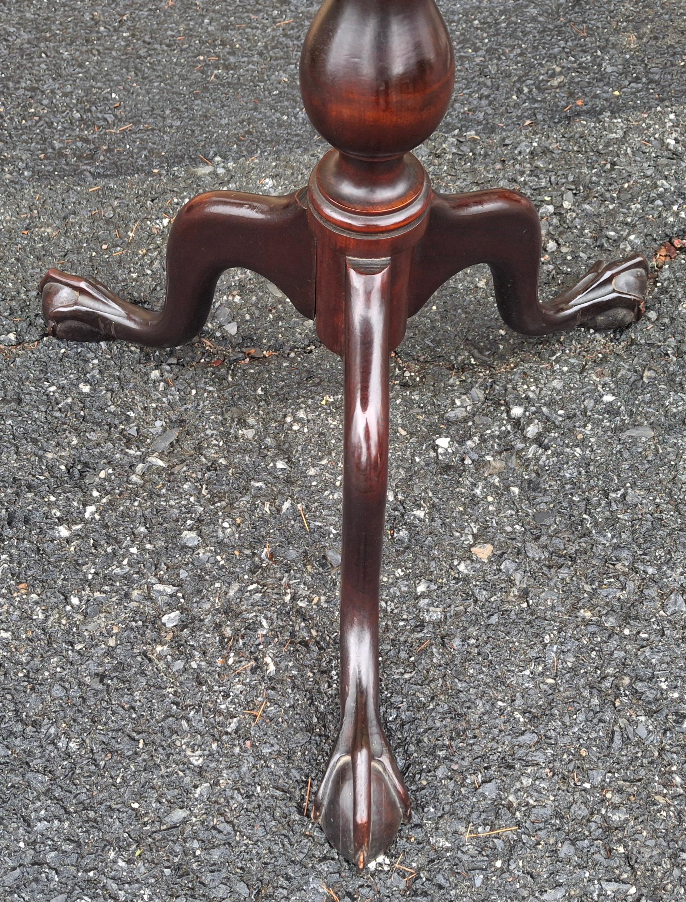20th Century Early 20th C George III Style Satinwood Inlaid Mahogany Oval Tilt Top Side Table For Sale