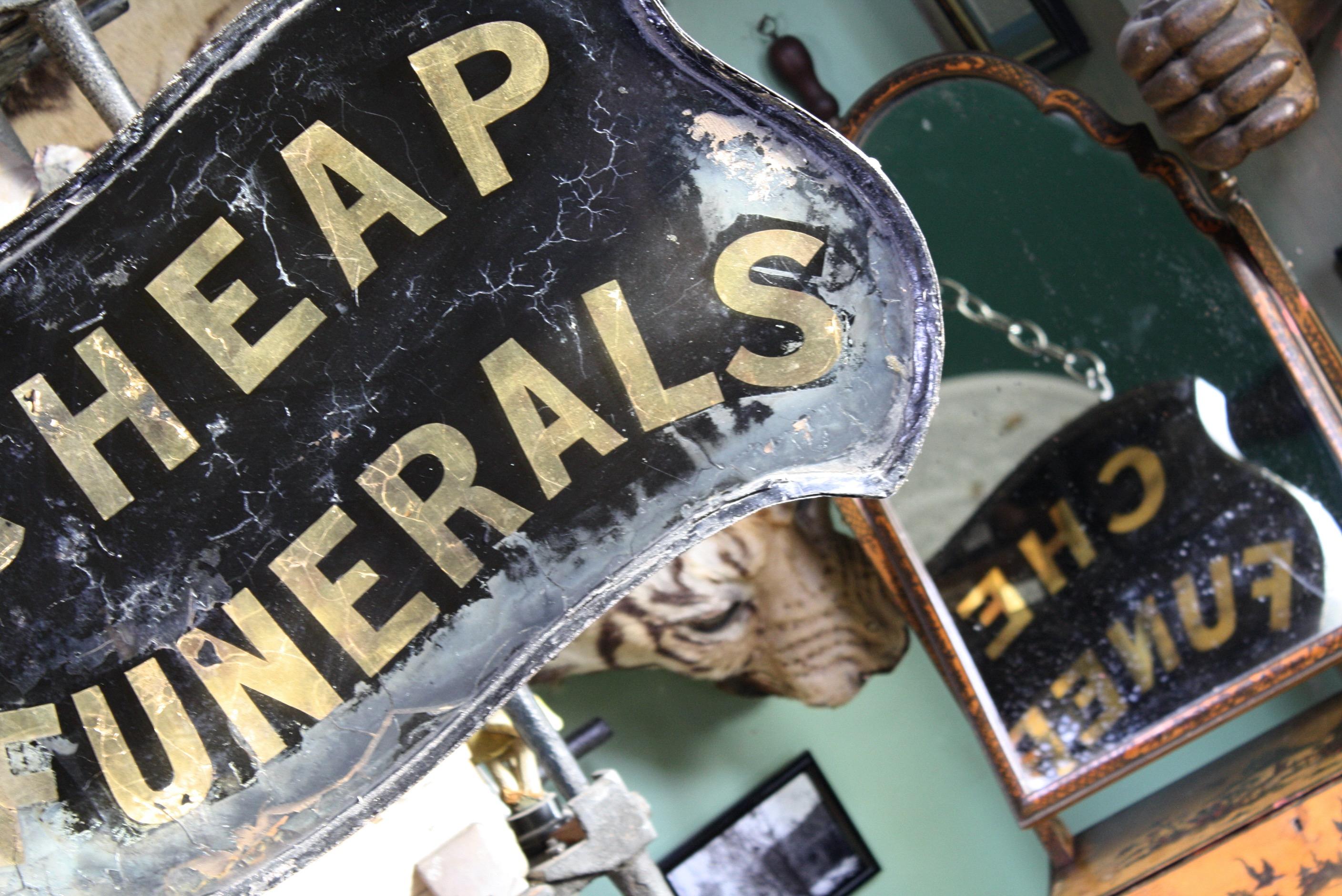 Anglais Gants en verre doré Oliver Twist, Cheap Funerals Trade Shop en vente