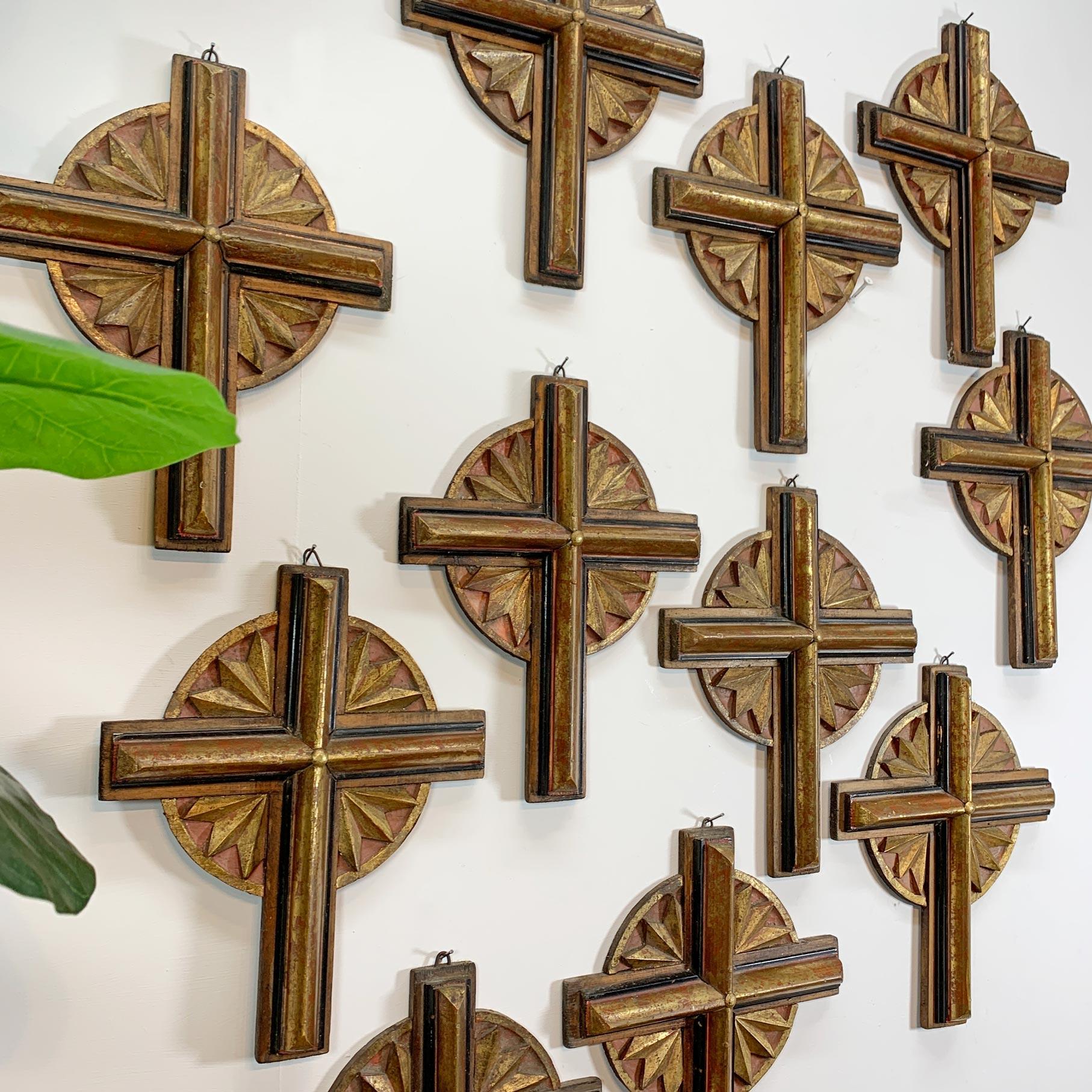 Goldene Holzkreuze der Church's aus dem frühen 20. Jahrhundert, Satz von 11 Stück im Angebot 1