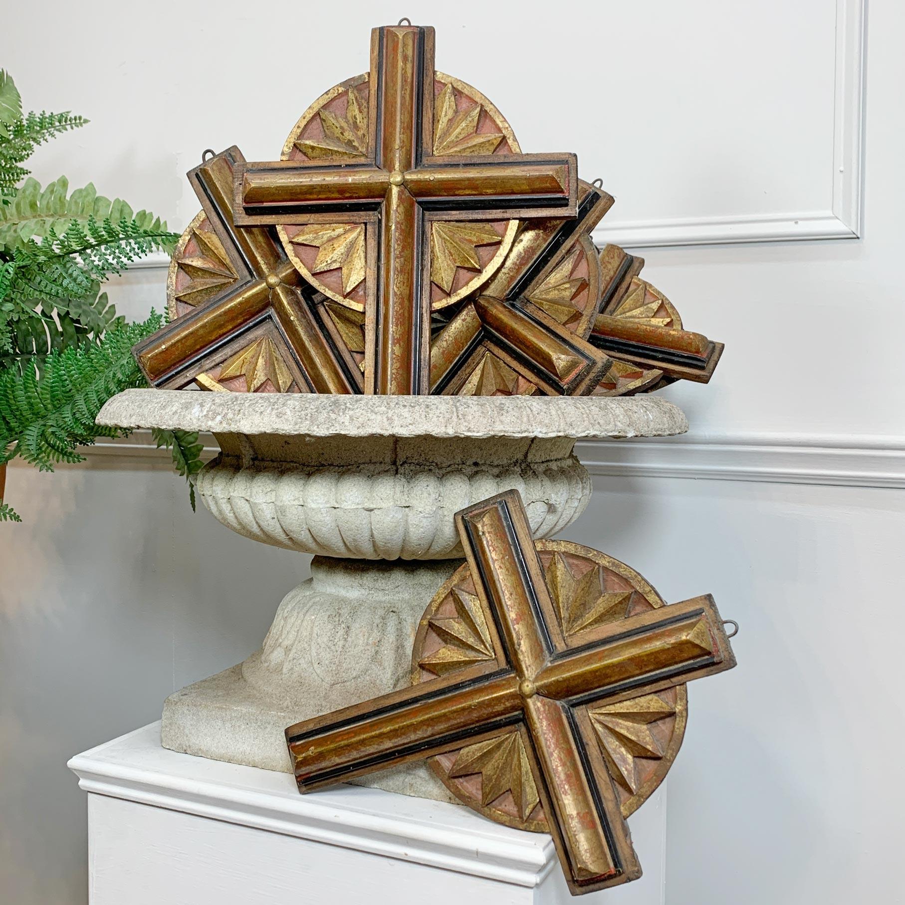 Goldene Holzkreuze der Church's aus dem frühen 20. Jahrhundert, Satz von 11 Stück im Angebot 2