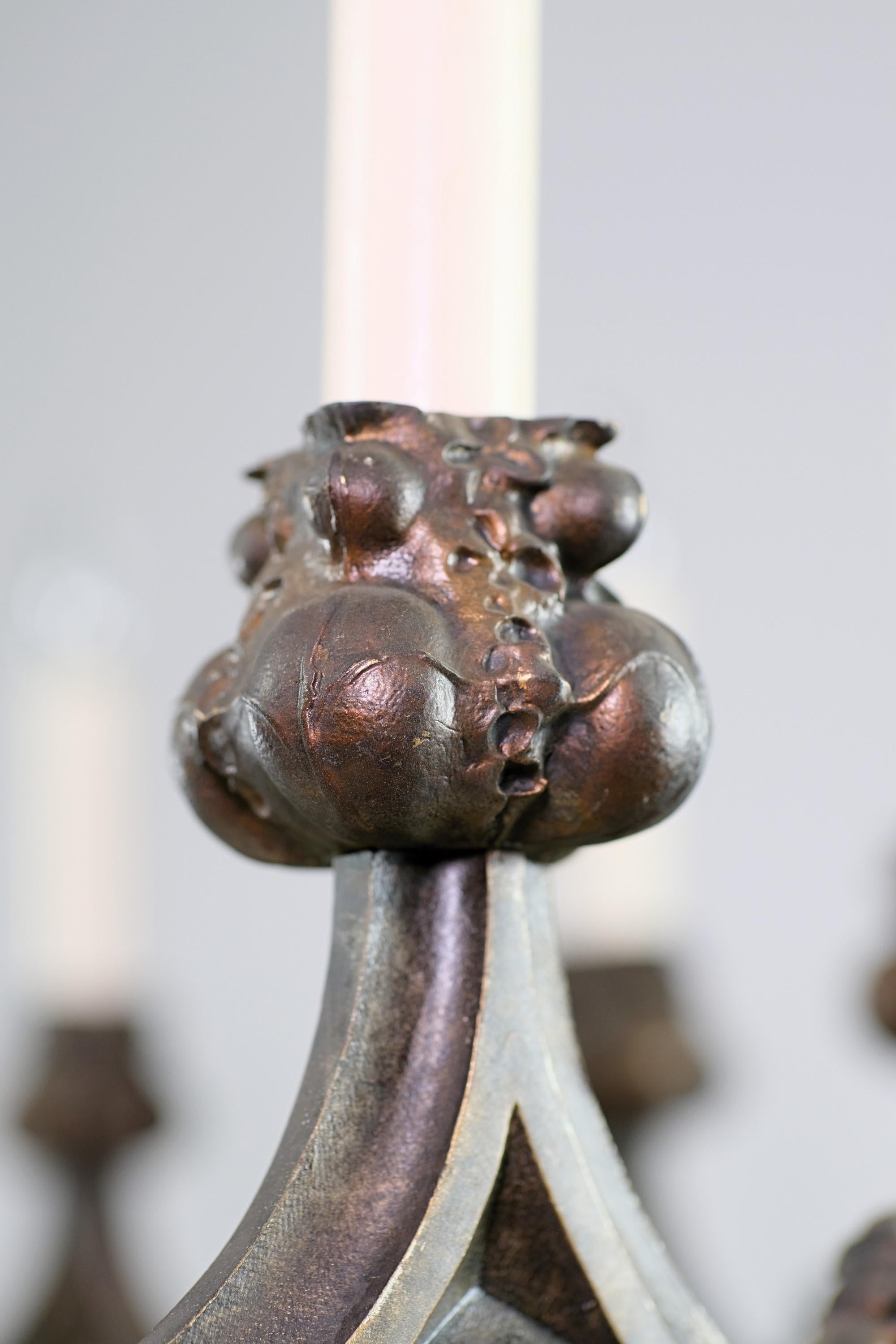 Lustre gothique à 12 bras en bronze de l'Union Theological Seminary NYC  en vente 3