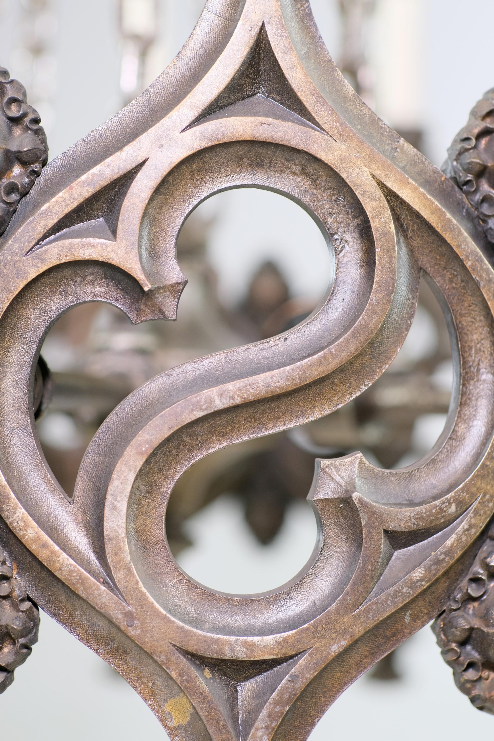 Bronze Lustre gothique à 12 bras en bronze de l'Union Theological Seminary NYC  en vente