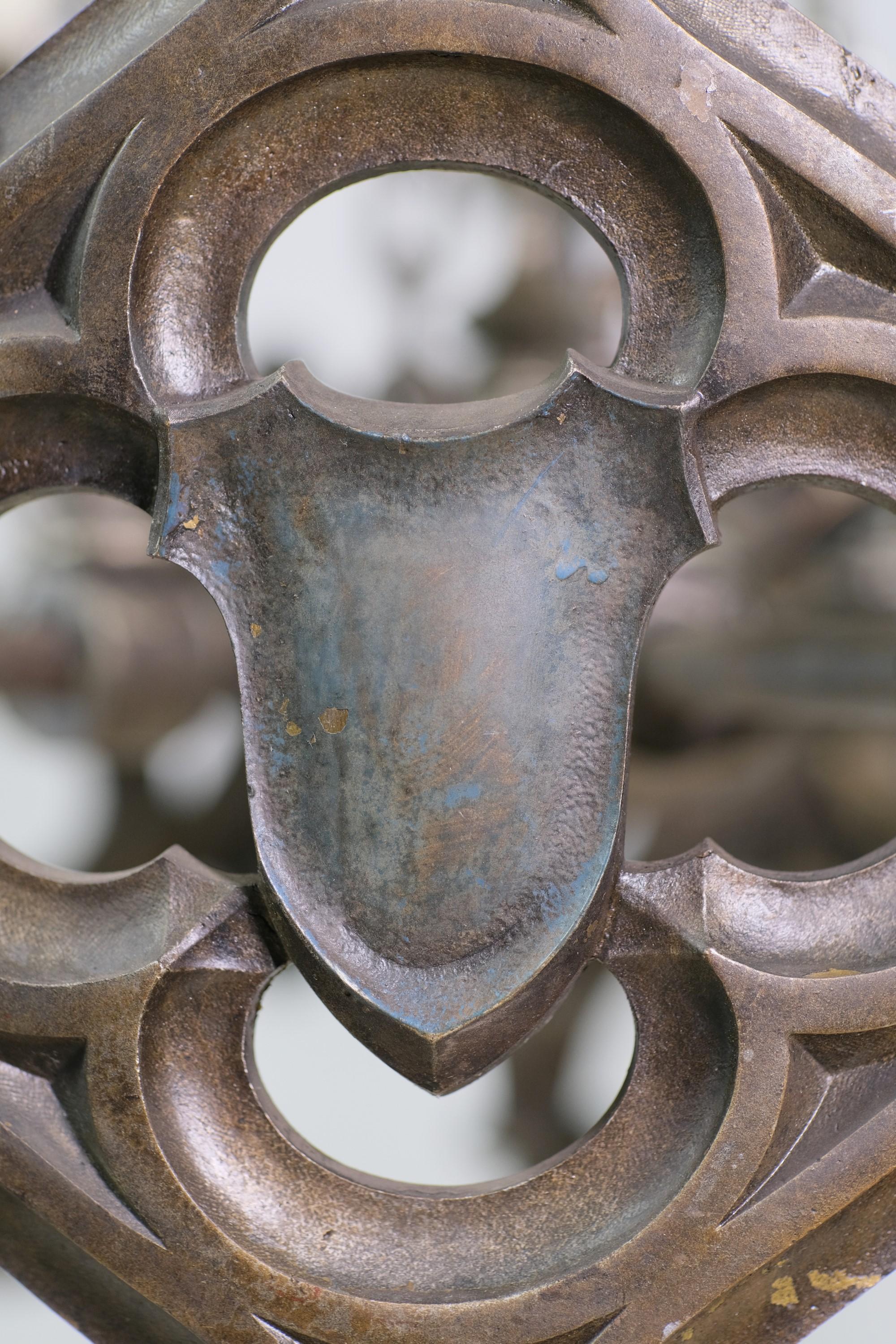 Lustre gothique à 12 bras en bronze de l'Union Theological Seminary NYC  en vente 1