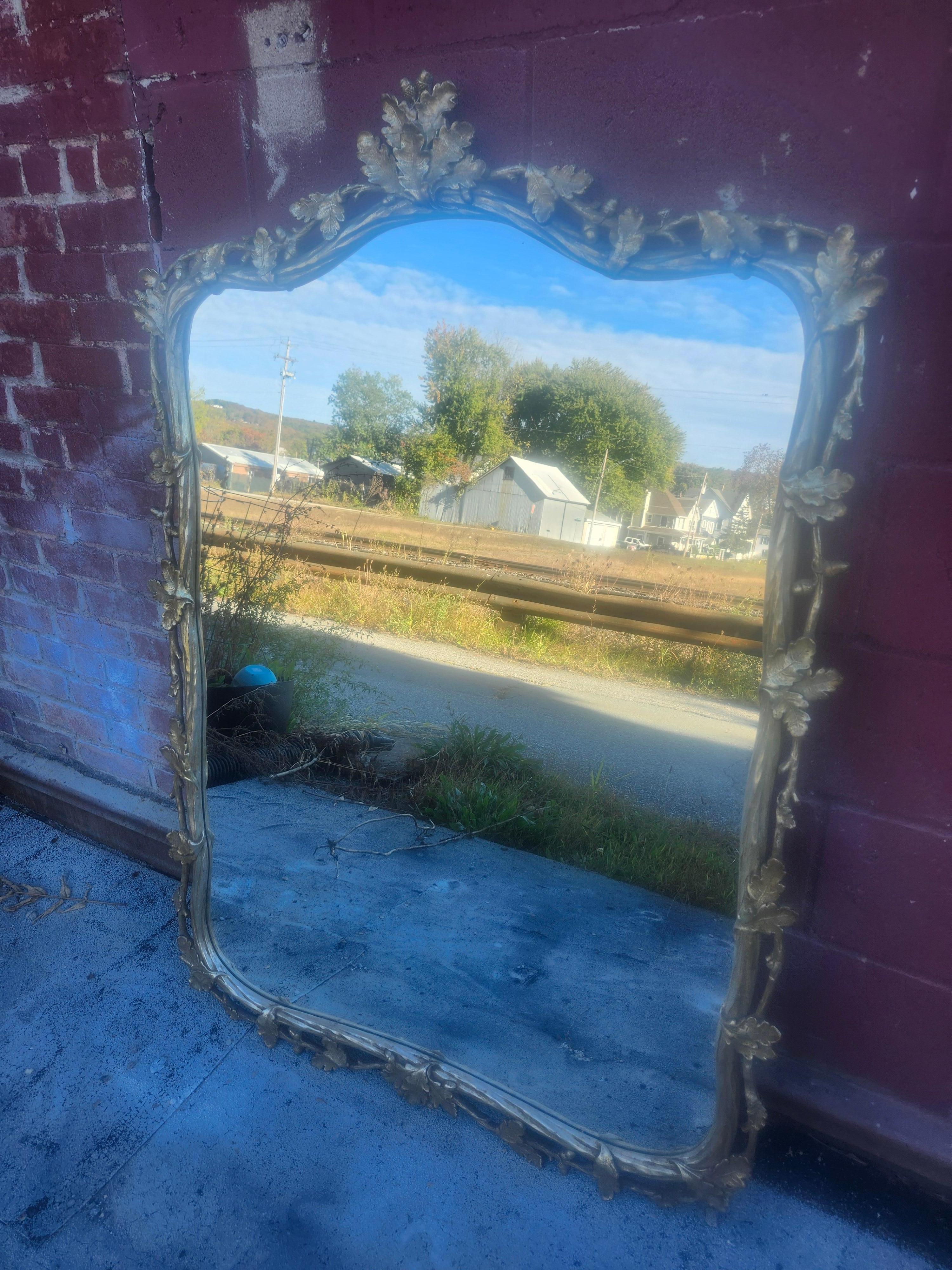 Americano Early 20th C Hand Carved Oak Leaf & Acorn Gilt w Silvered Wall Mirror in vendita