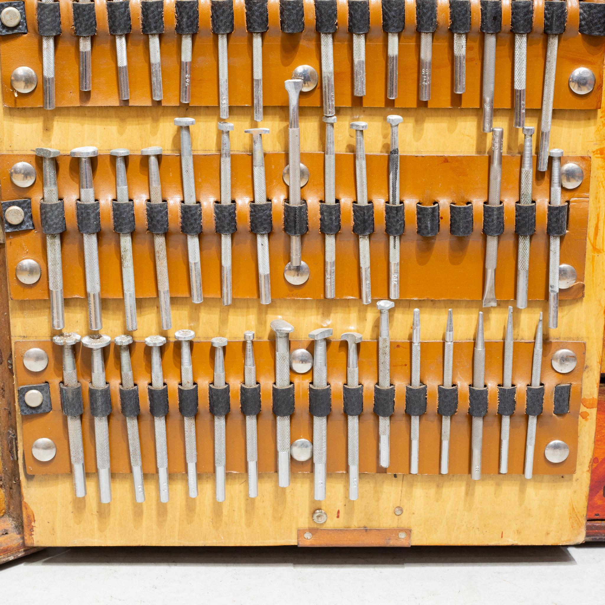 Coffre à outils de sellier portable fait main au début du 20e C., C. 1945 3