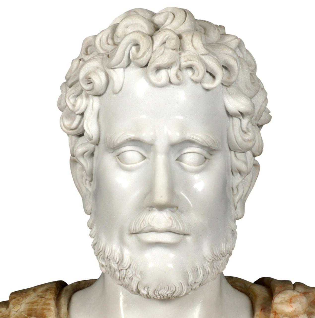 Italienische mehrfarbige Marmorbüste des antiken Philosophen Aristoteles aus dem frühen 20. Jahrhundert. im Angebot 1