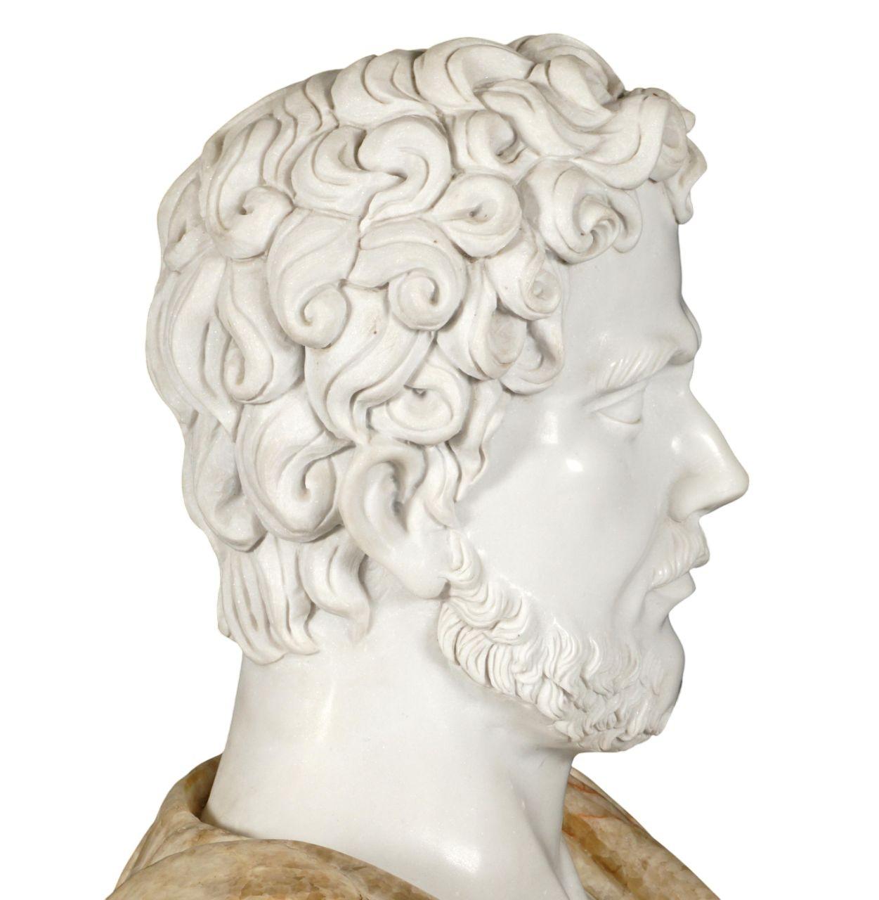 Italienische mehrfarbige Marmorbüste des antiken Philosophen Aristoteles aus dem frühen 20. Jahrhundert. im Angebot 2