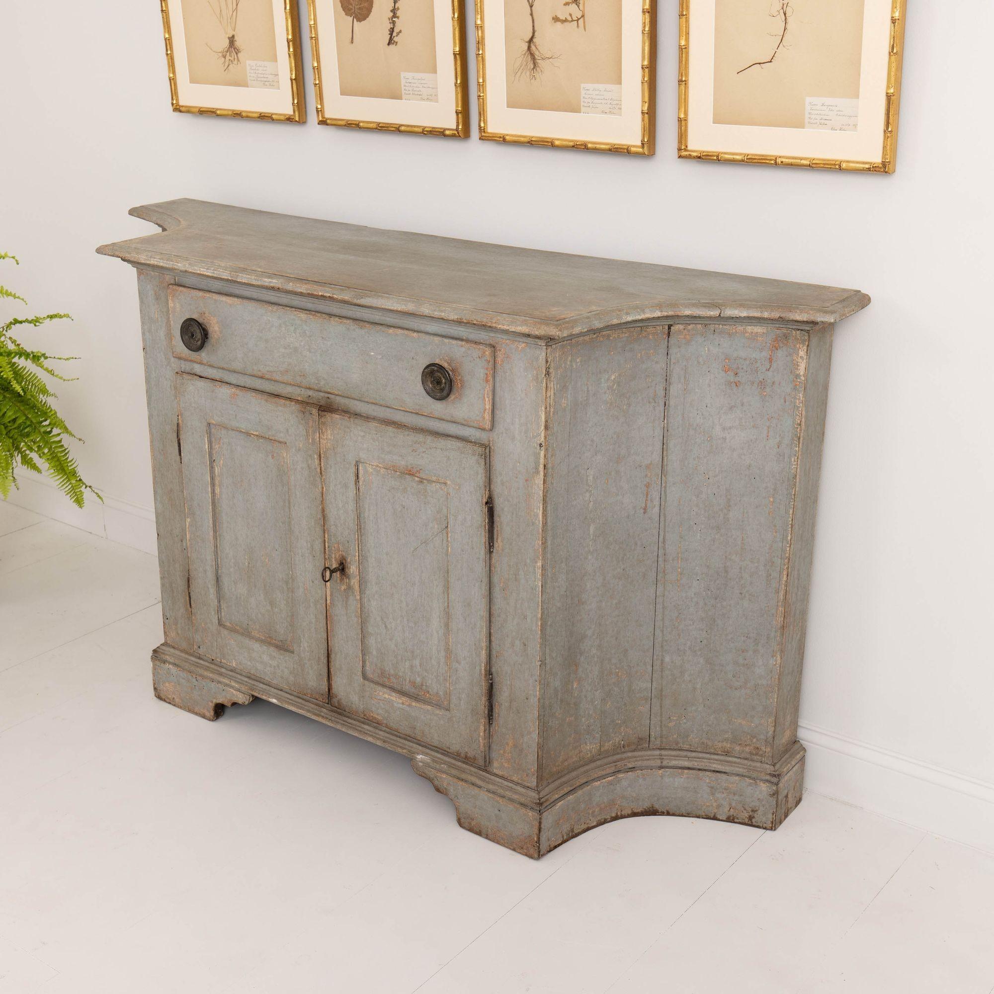Early 20th c. Italian Blue - Gray Painted Serpentine Buffet For Sale 5